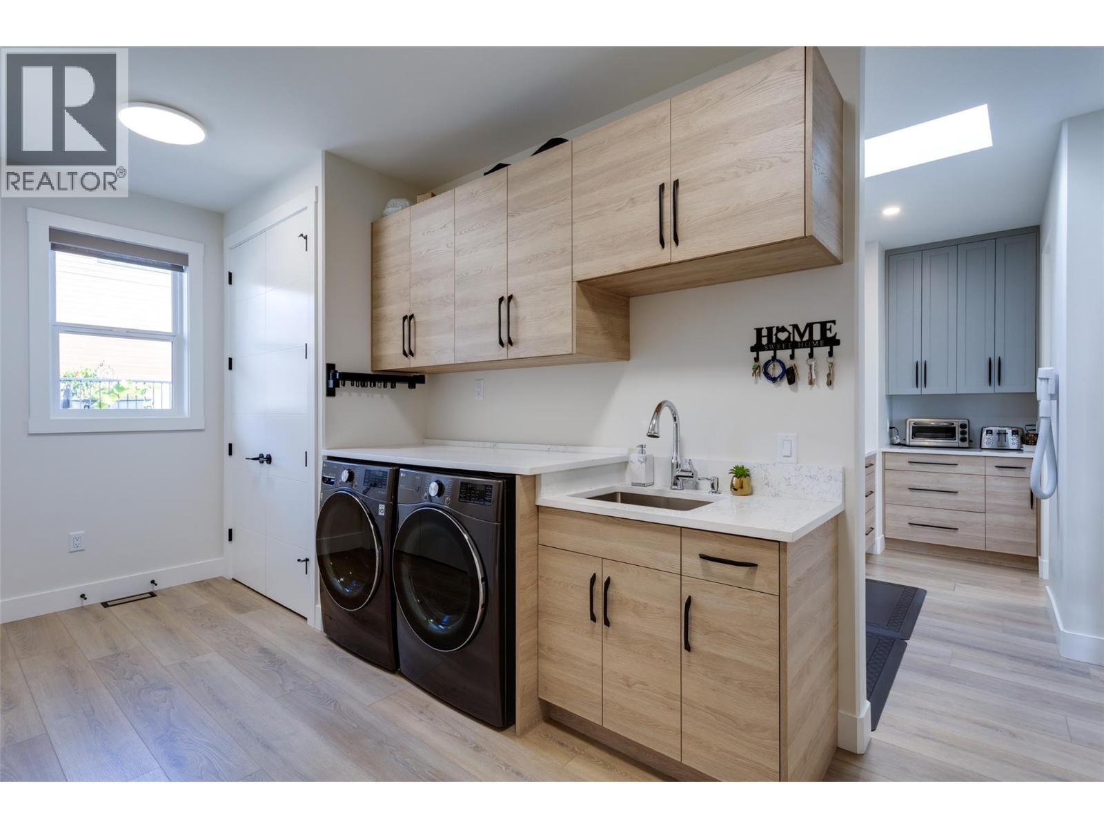703 Carnoustie Drive, Kelowna, BC - Indoor Photo Showing Laundry Room