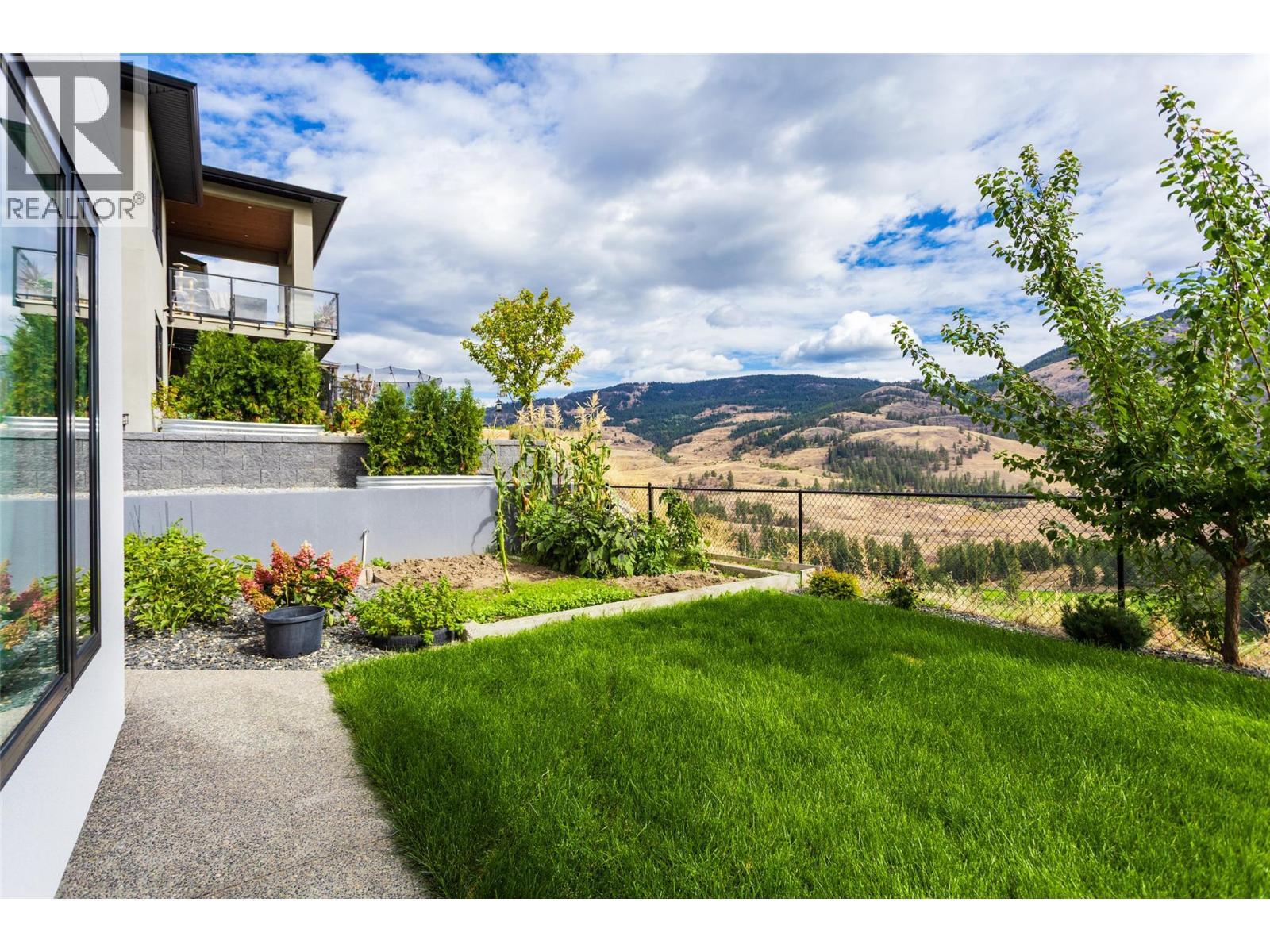703 Carnoustie Drive, Kelowna, BC - Outdoor
