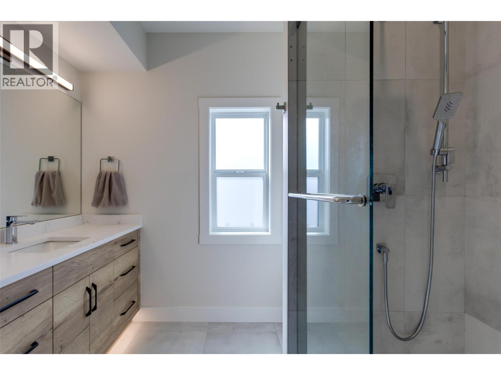 703 Carnoustie Drive, Kelowna, BC - Indoor Photo Showing Bathroom