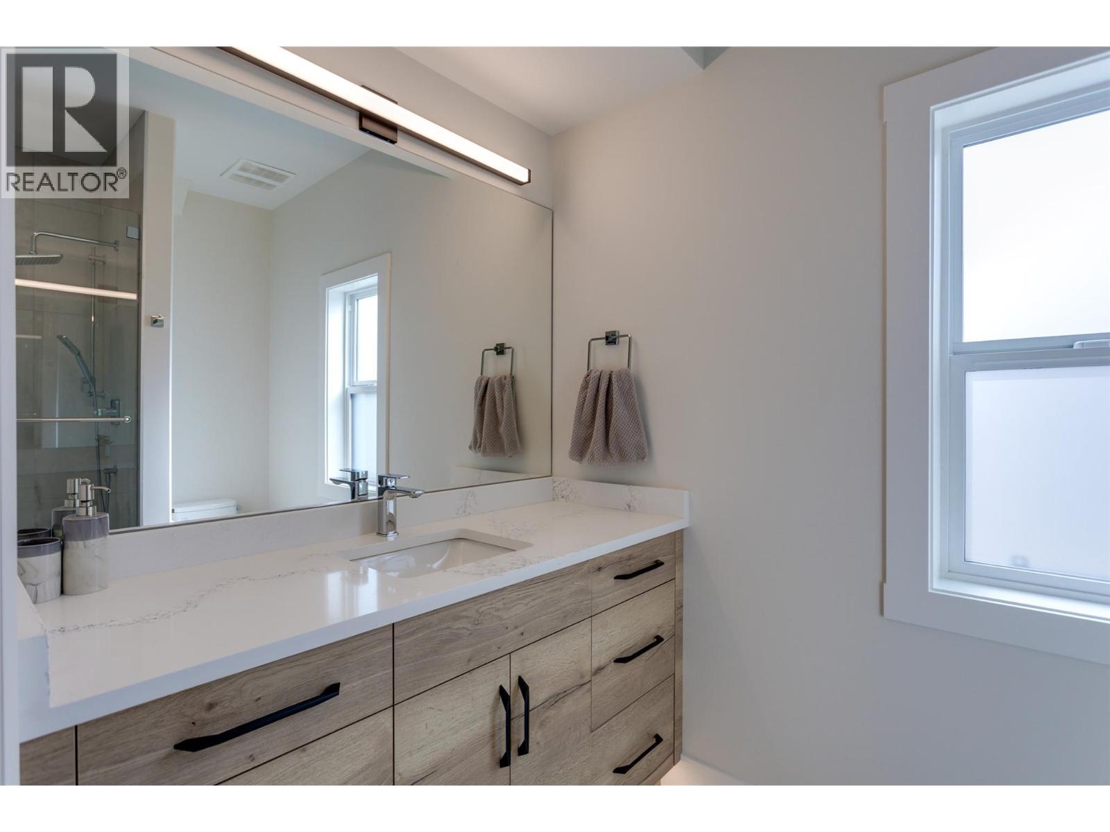 703 Carnoustie Drive, Kelowna, BC - Indoor Photo Showing Bathroom