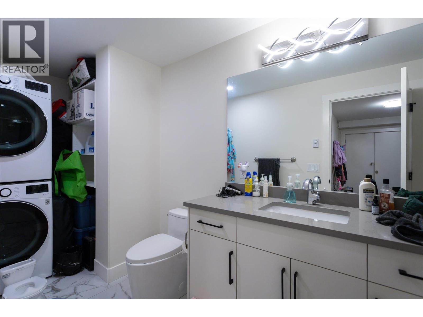 703 Carnoustie Drive, Kelowna, BC - Indoor Photo Showing Laundry Room