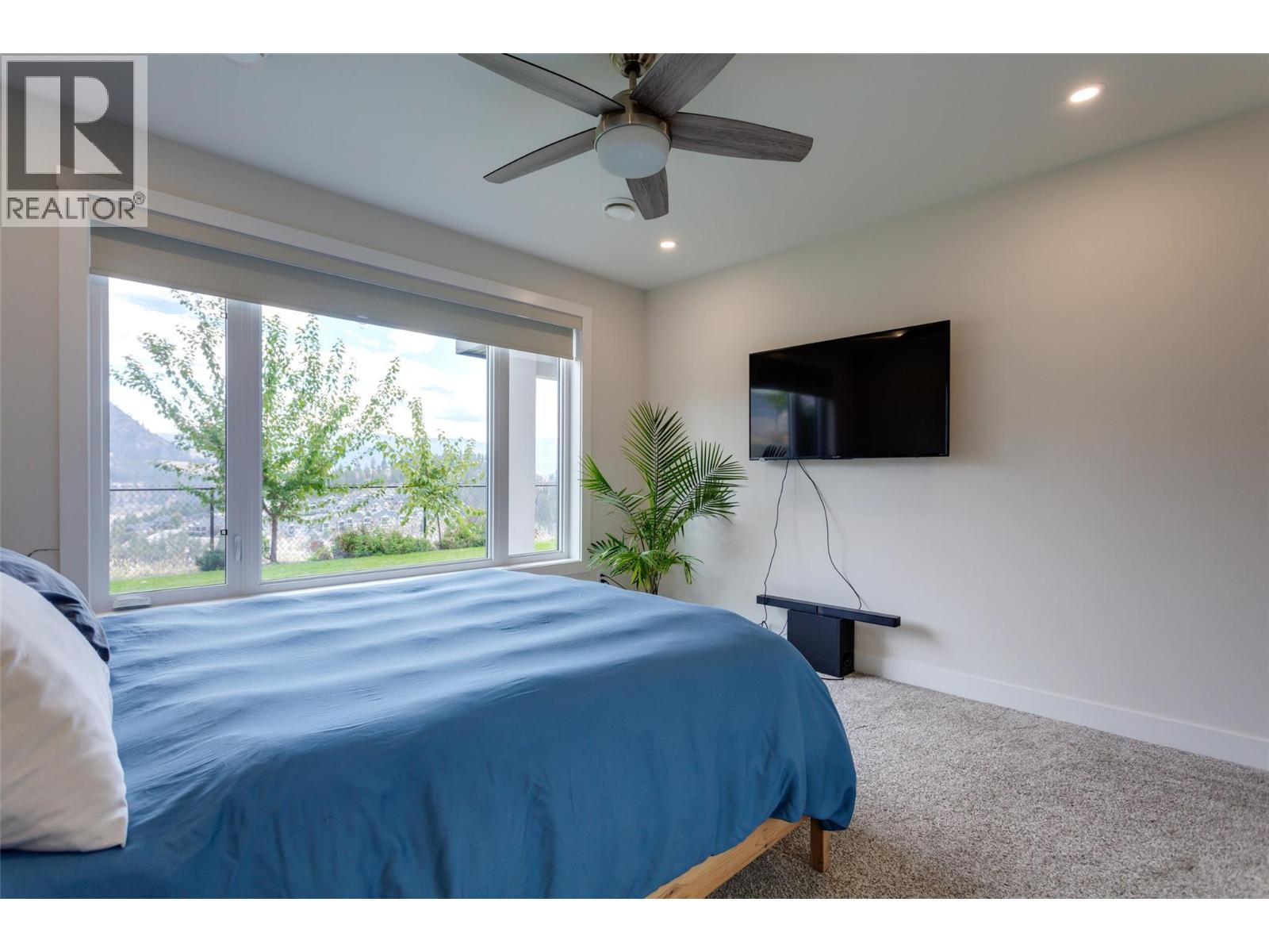703 Carnoustie Drive, Kelowna, BC - Indoor Photo Showing Bedroom