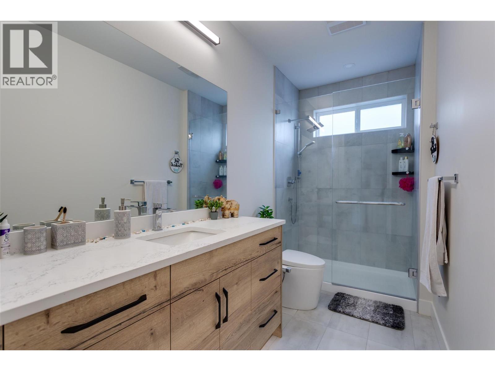 703 Carnoustie Drive, Kelowna, BC - Indoor Photo Showing Bathroom