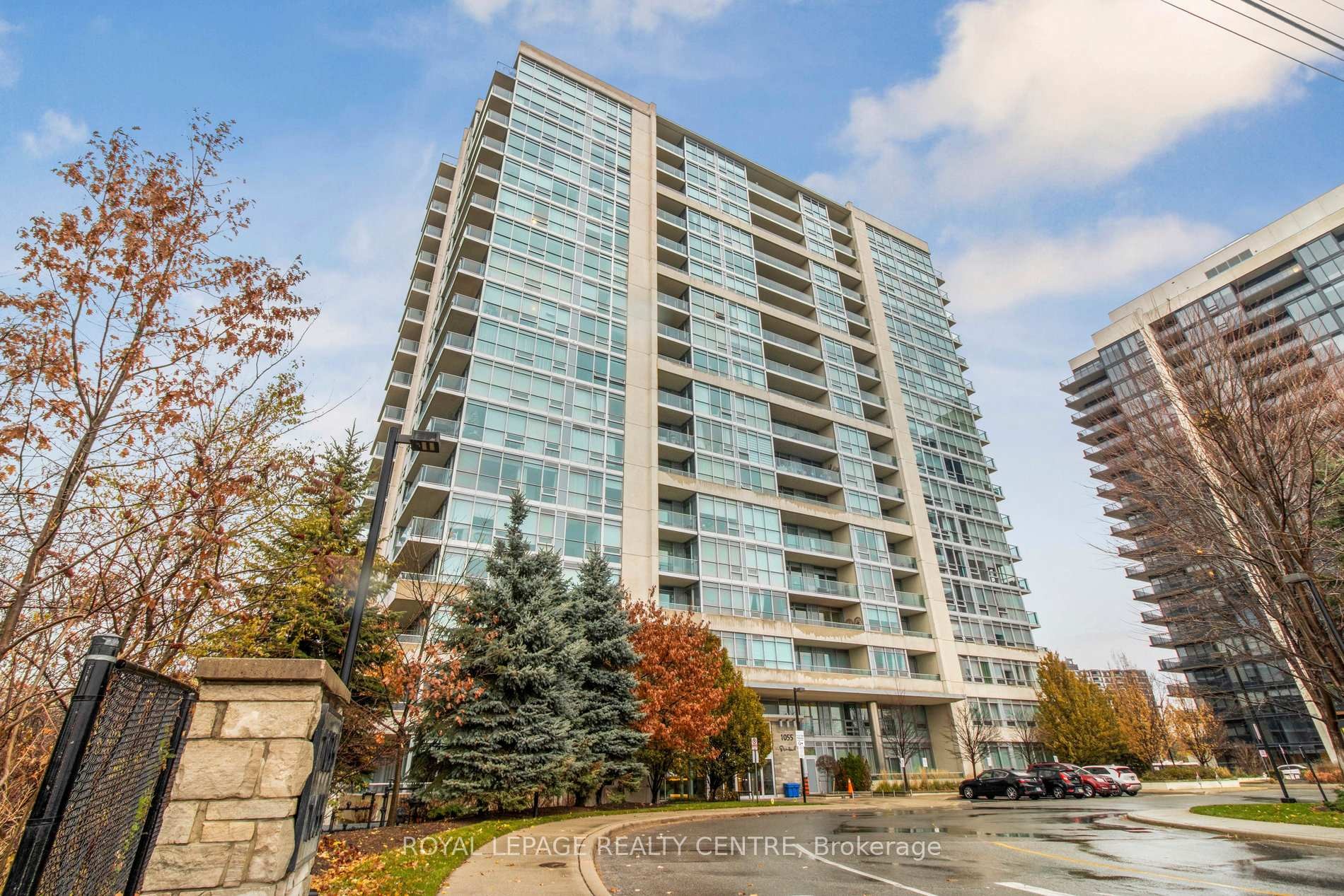 1503-1055 Southdown Road, Mississauga, ON - Outdoor With Balcony With Facade