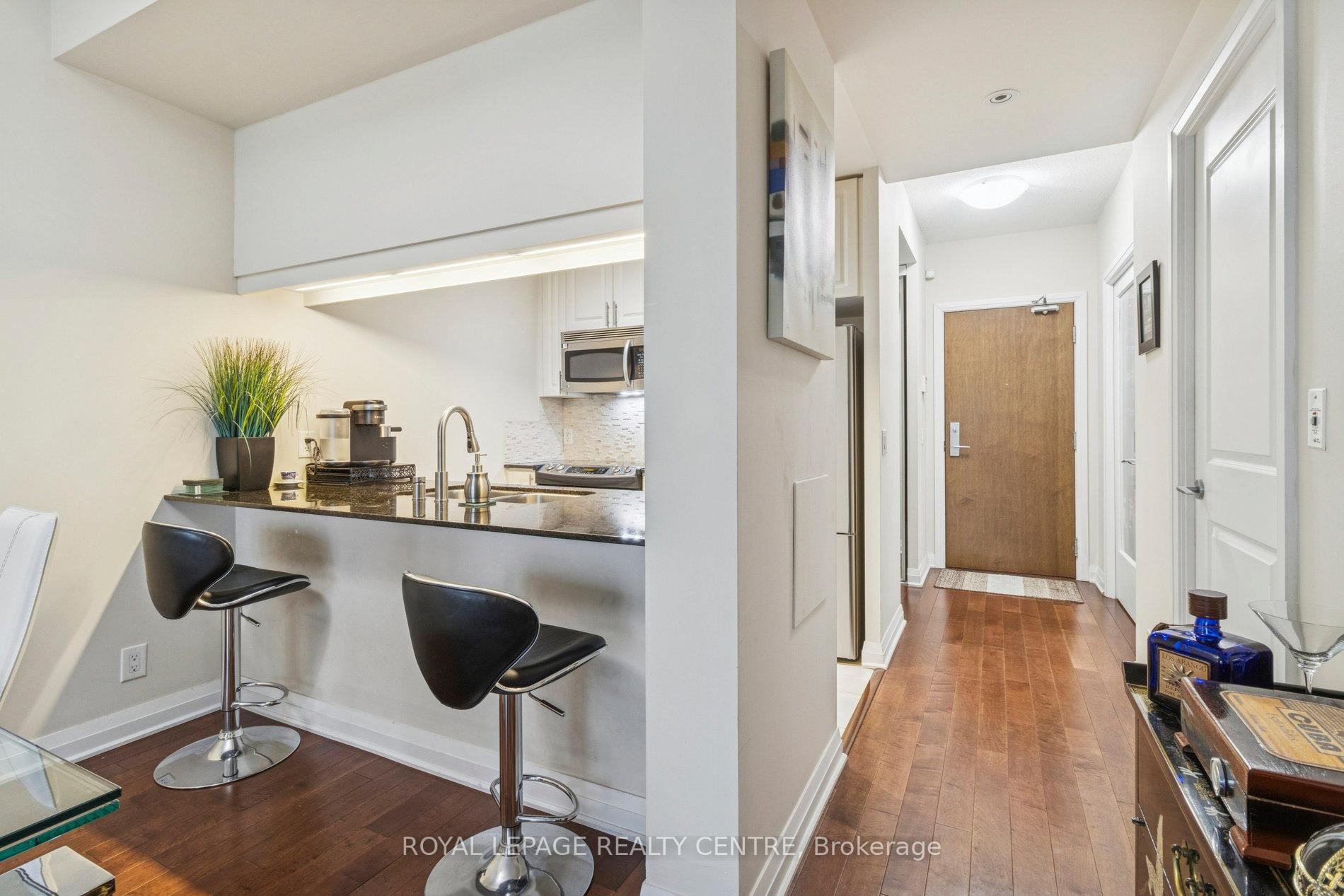 1503-1055 Southdown Road, Mississauga, ON - Indoor Photo Showing Other Room