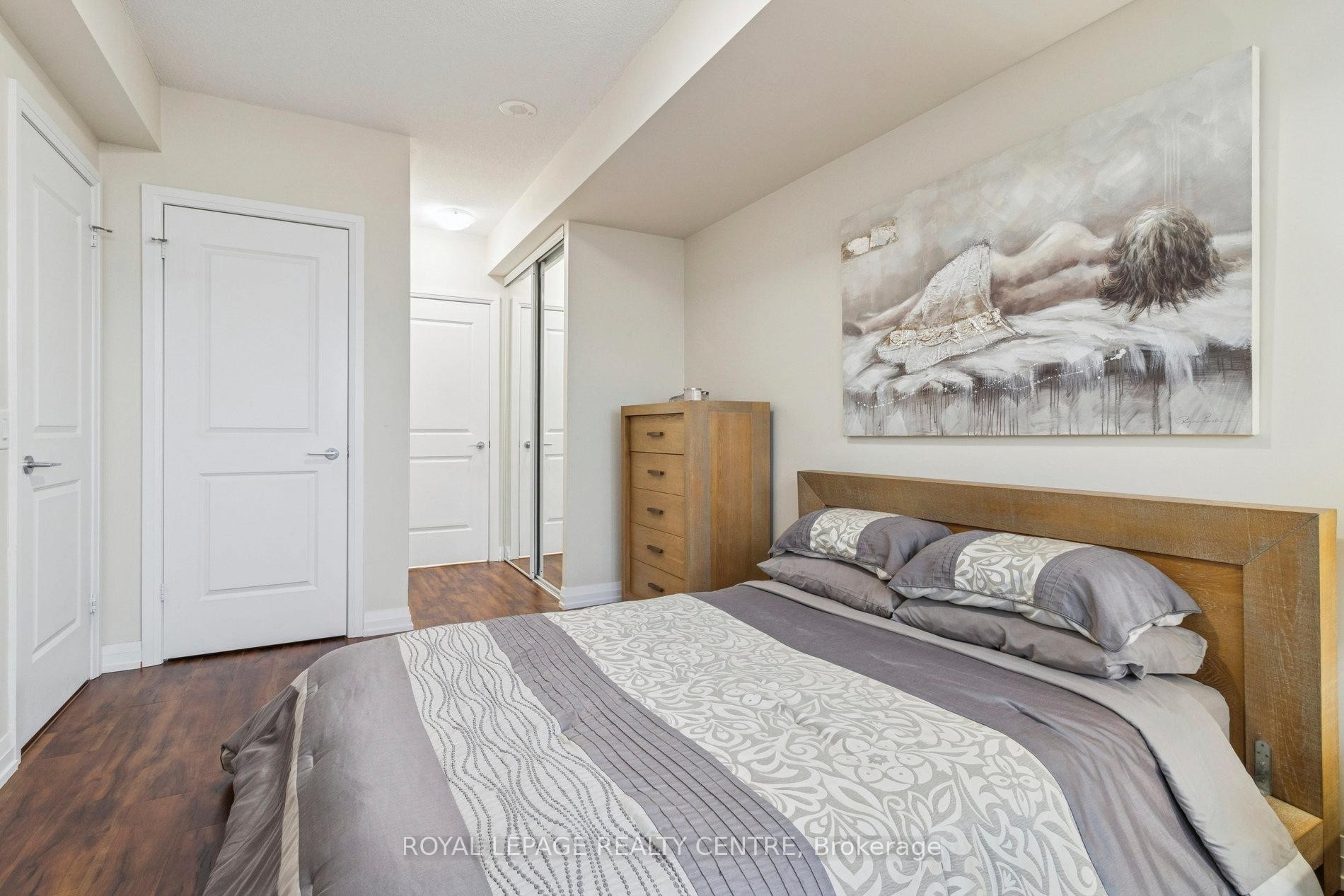 1503-1055 Southdown Road, Mississauga, ON - Indoor Photo Showing Bedroom