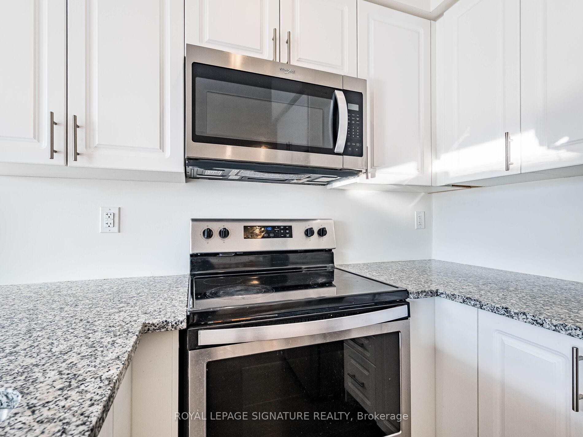 350-500 Kingbird Grove, Toronto, ON - Indoor Photo Showing Kitchen