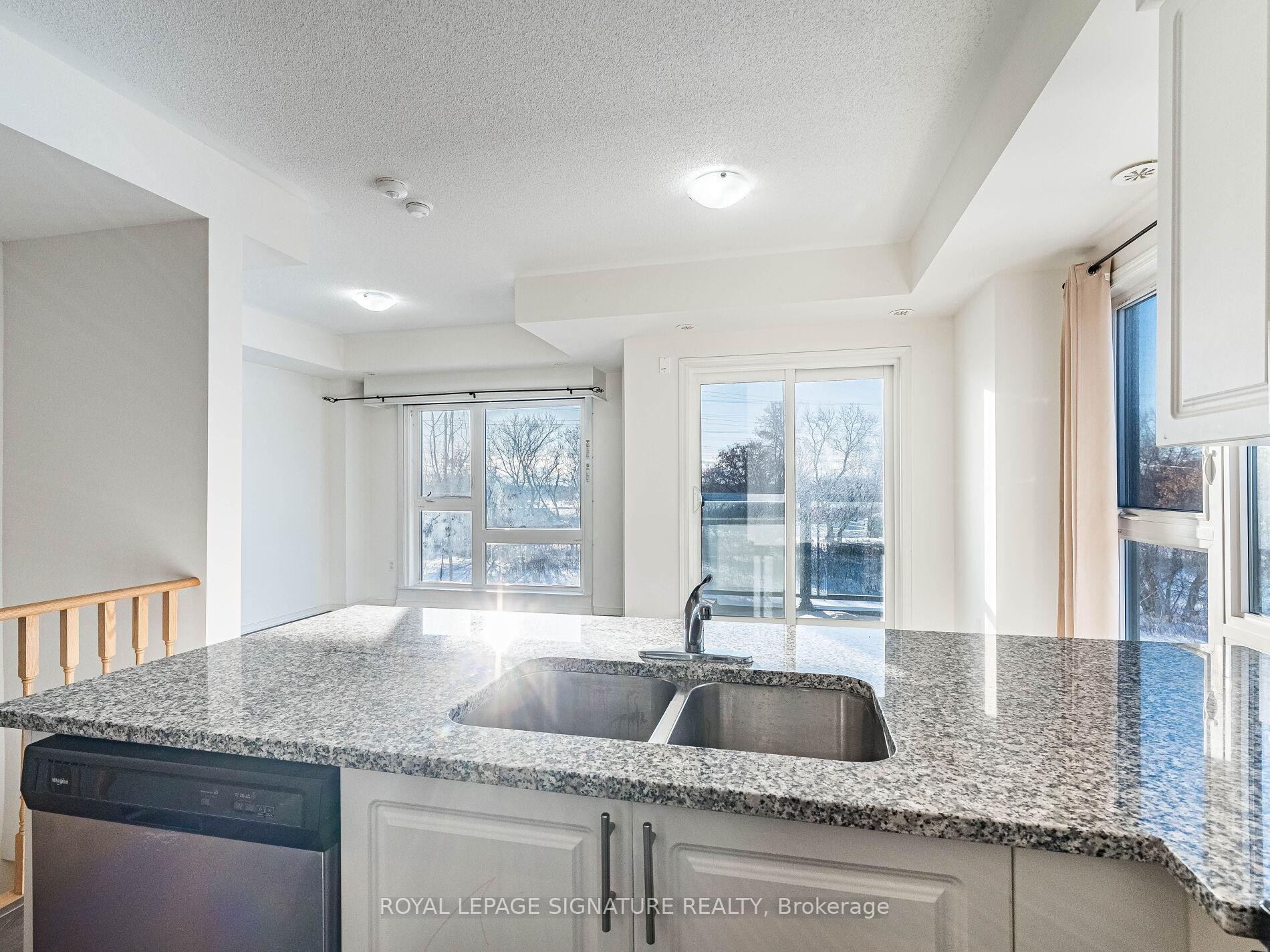 350-500 Kingbird Grove, Toronto, ON - Indoor Photo Showing Kitchen With Double Sink With Upgraded Kitchen