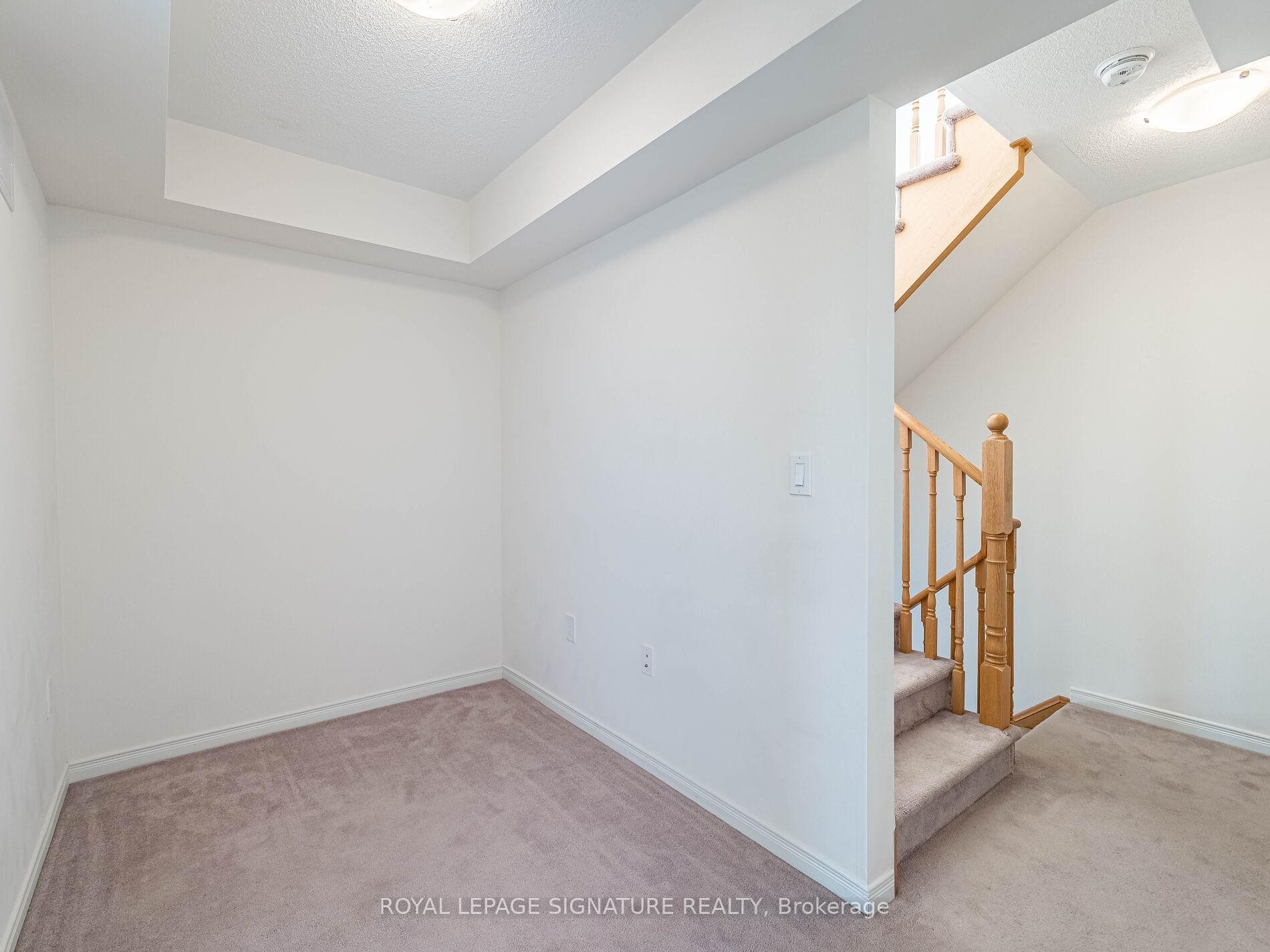 350-500 Kingbird Grove, Toronto, ON - Indoor Photo Showing Other Room