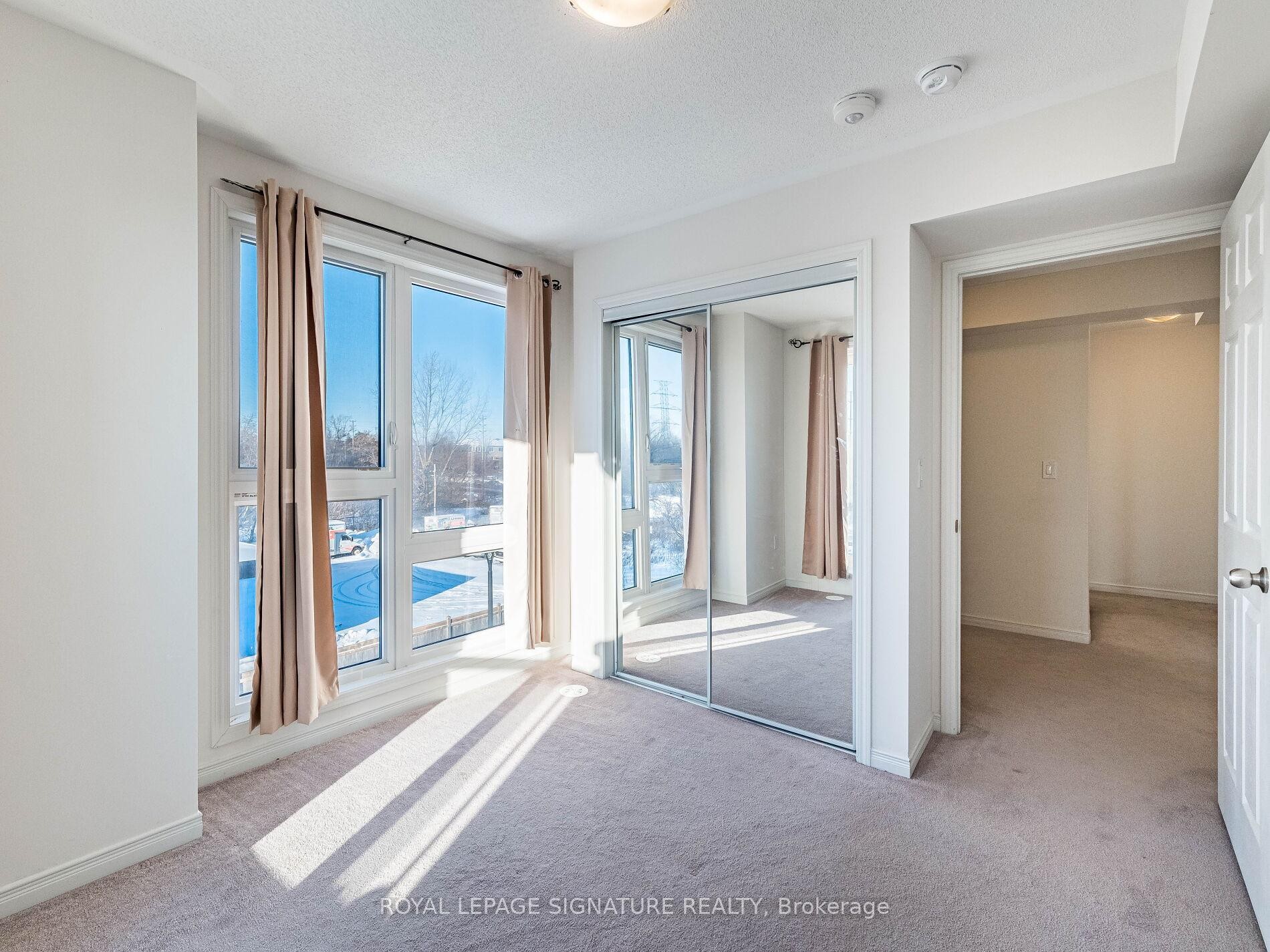 350-500 Kingbird Grove, Toronto, ON - Indoor Photo Showing Other Room