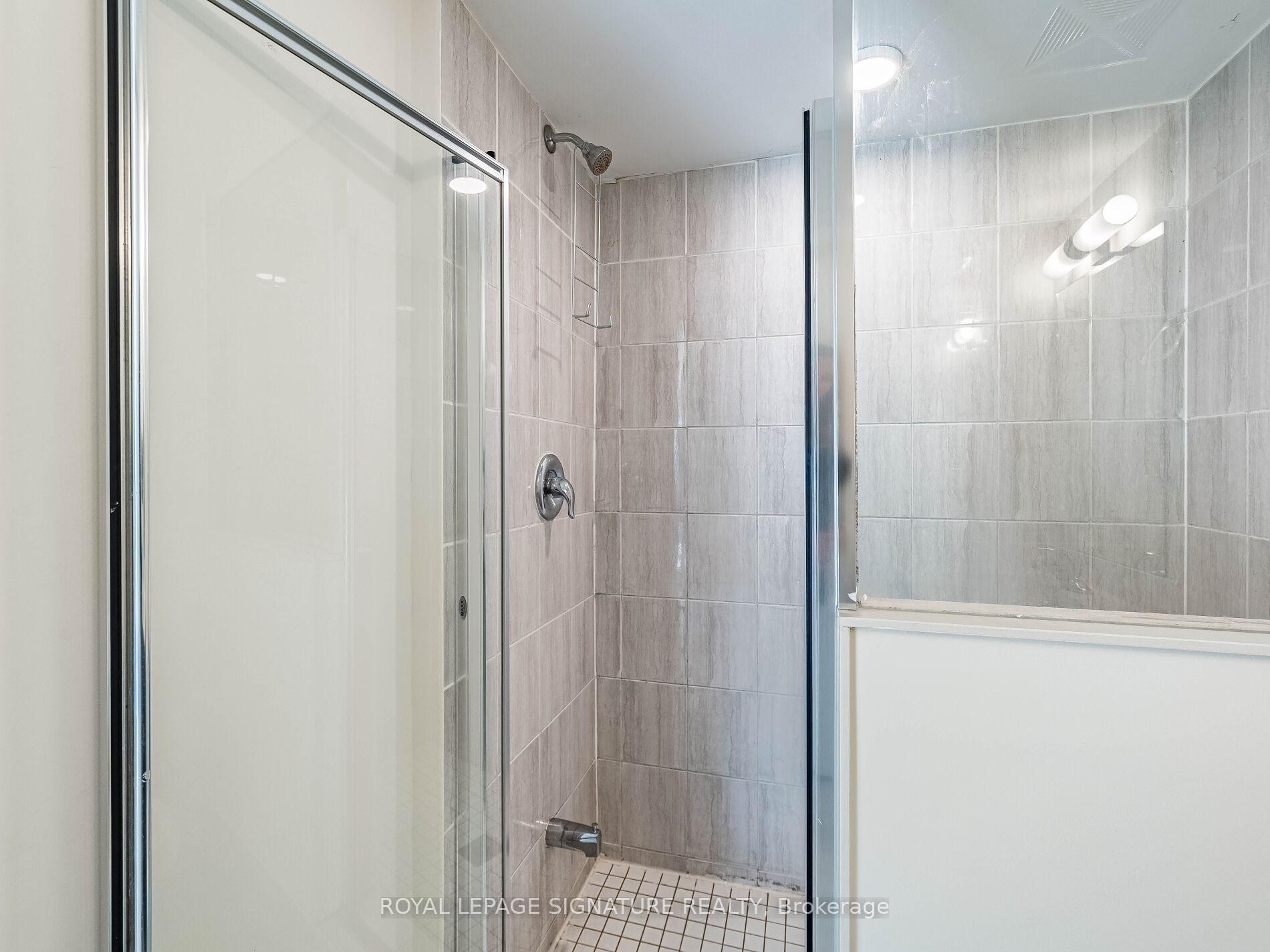350-500 Kingbird Grove, Toronto, ON - Indoor Photo Showing Bathroom