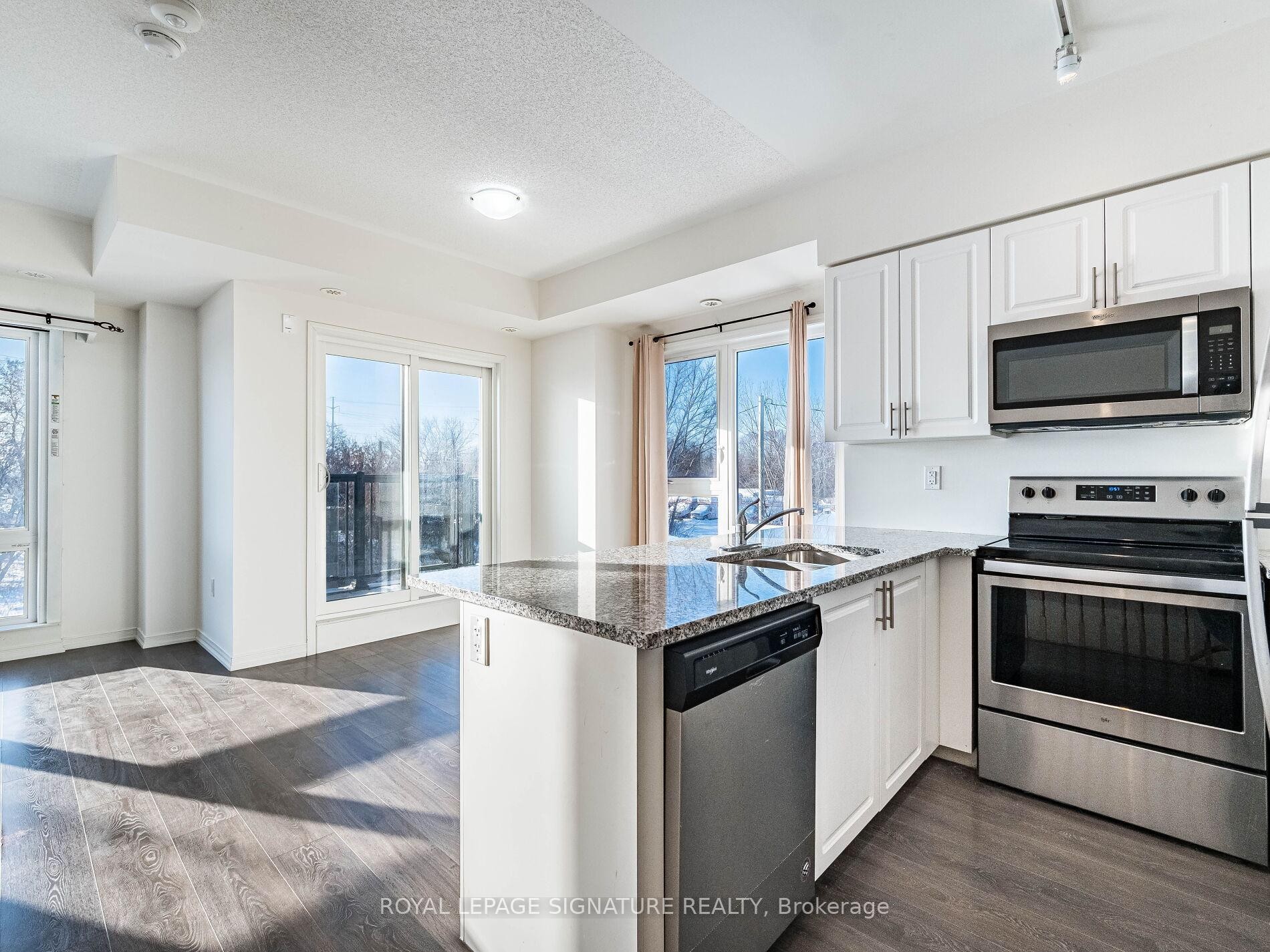 350-500 Kingbird Grove, Toronto, ON - Indoor Photo Showing Kitchen With Stainless Steel Kitchen With Double Sink
