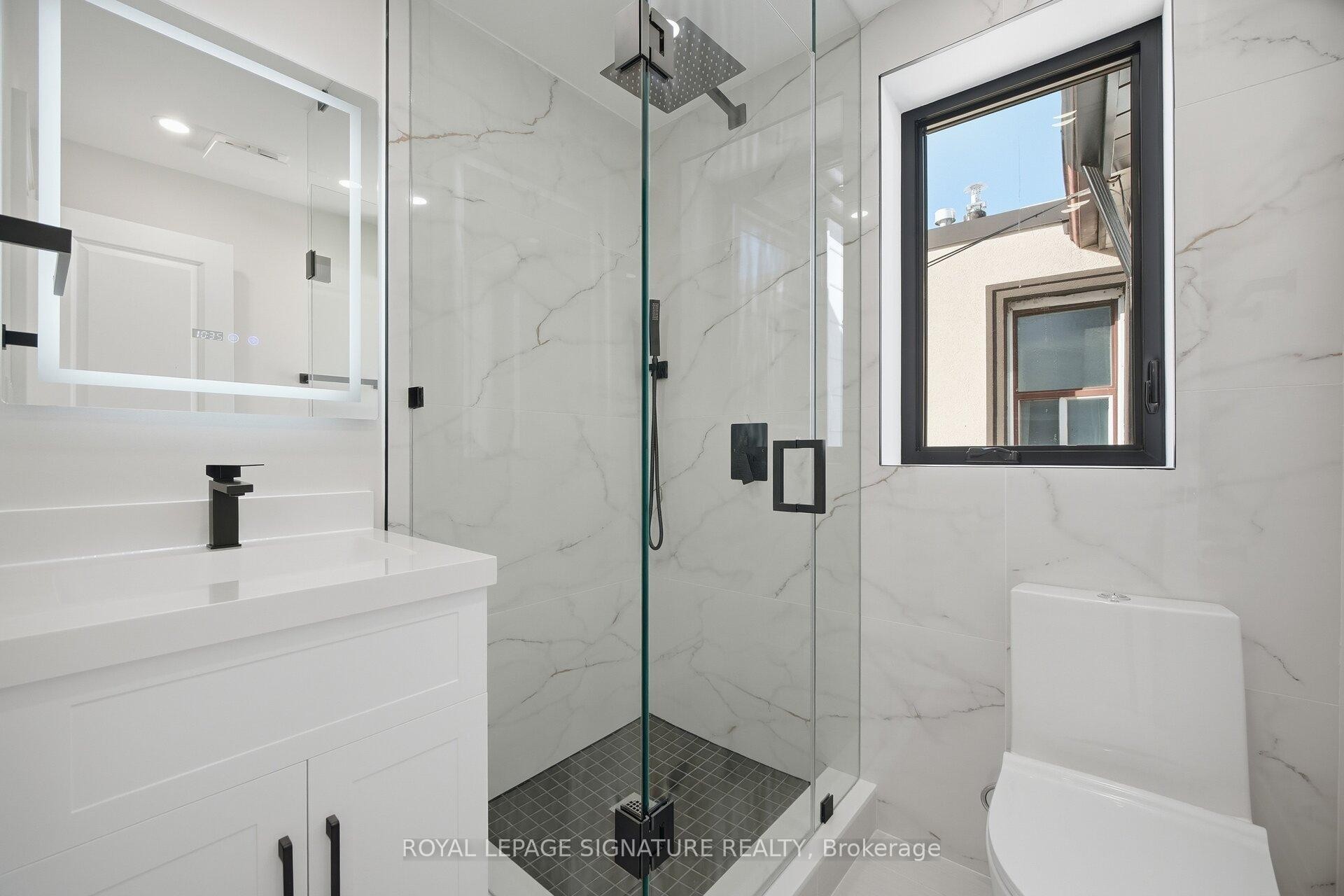 241 Maria Street, Toronto, ON - Indoor Photo Showing Bathroom