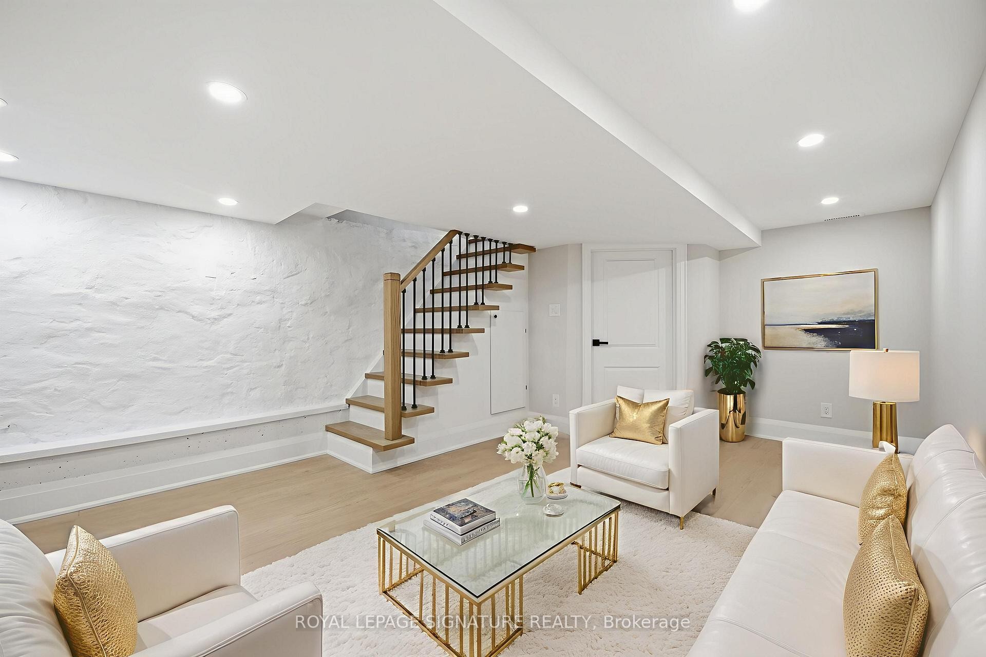 241 Maria Street, Toronto, ON - Indoor Photo Showing Living Room