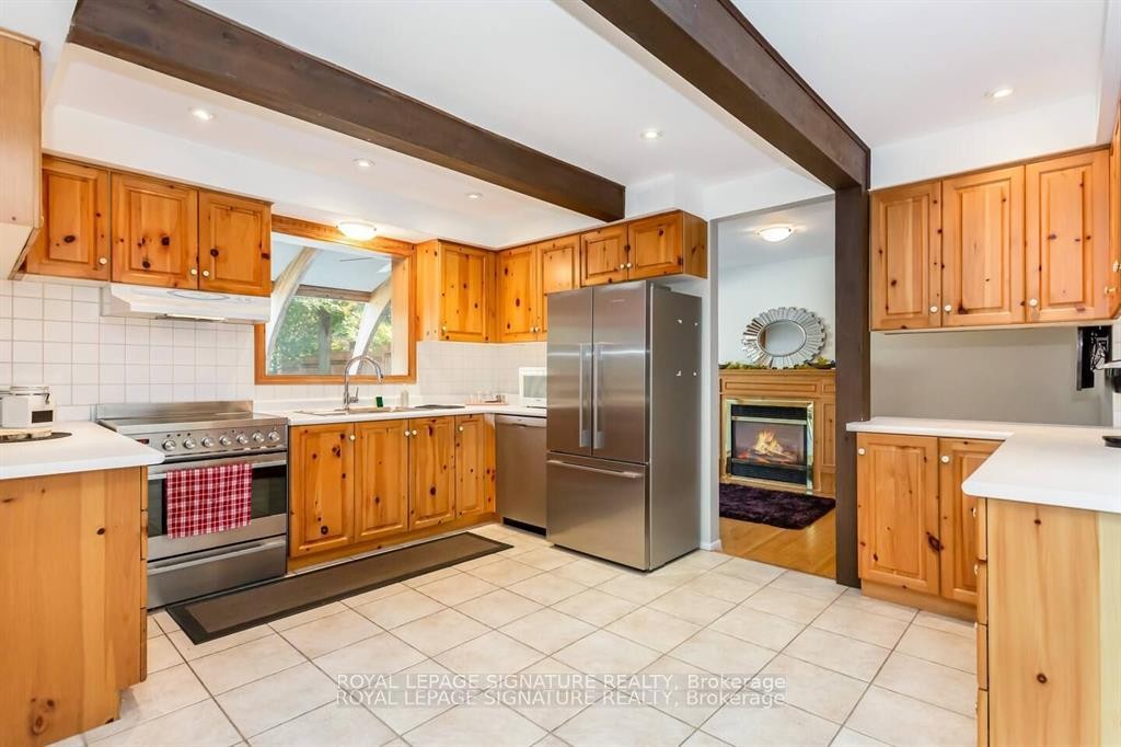 153 Ulster Drive, Oakville, ON - Indoor Photo Showing Kitchen