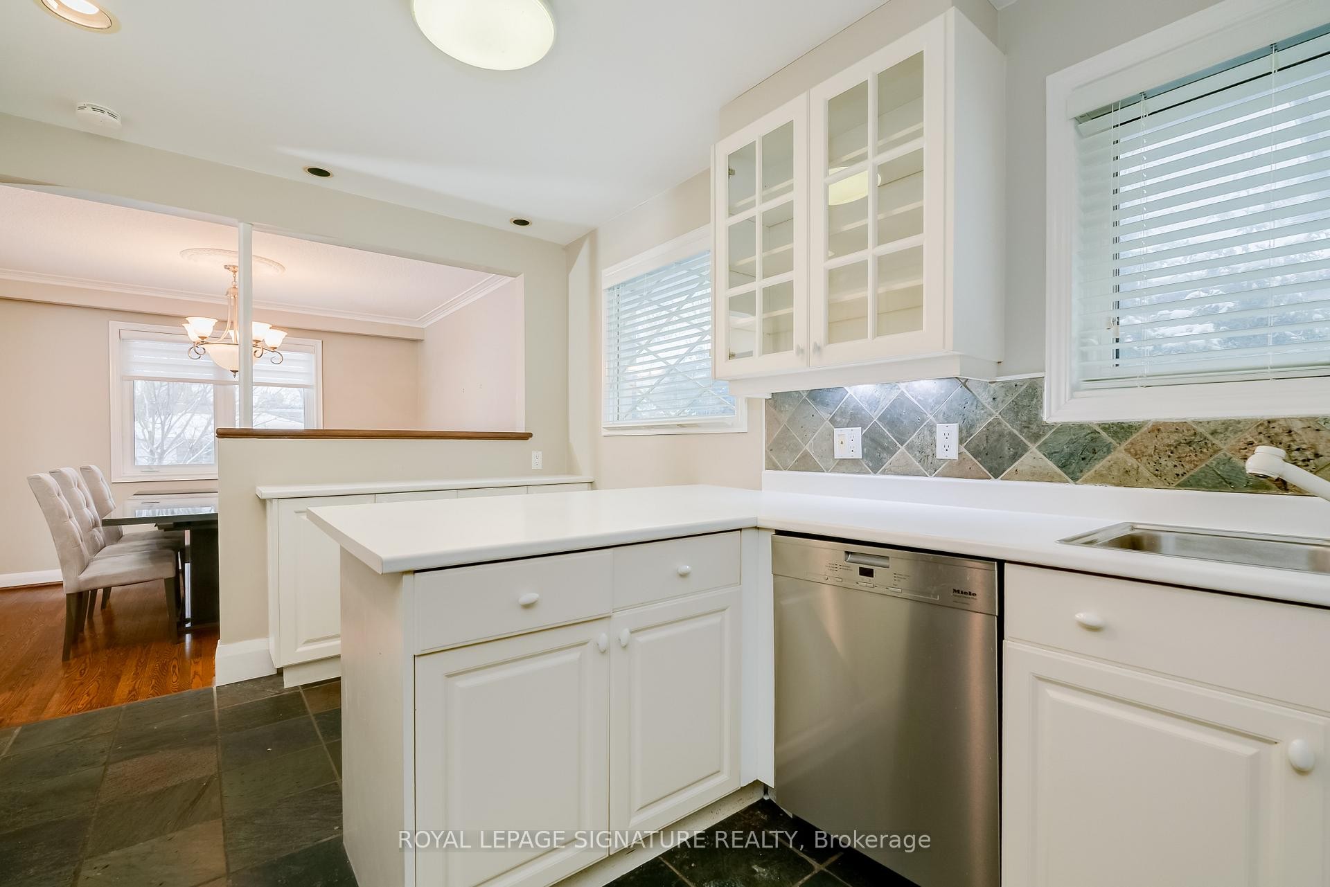 2 Millgate Crescent, Toronto, ON - Indoor Photo Showing Kitchen