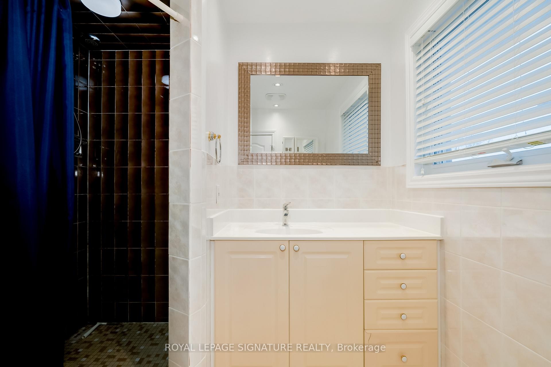 2 Millgate Crescent, Toronto, ON - Indoor Photo Showing Bathroom
