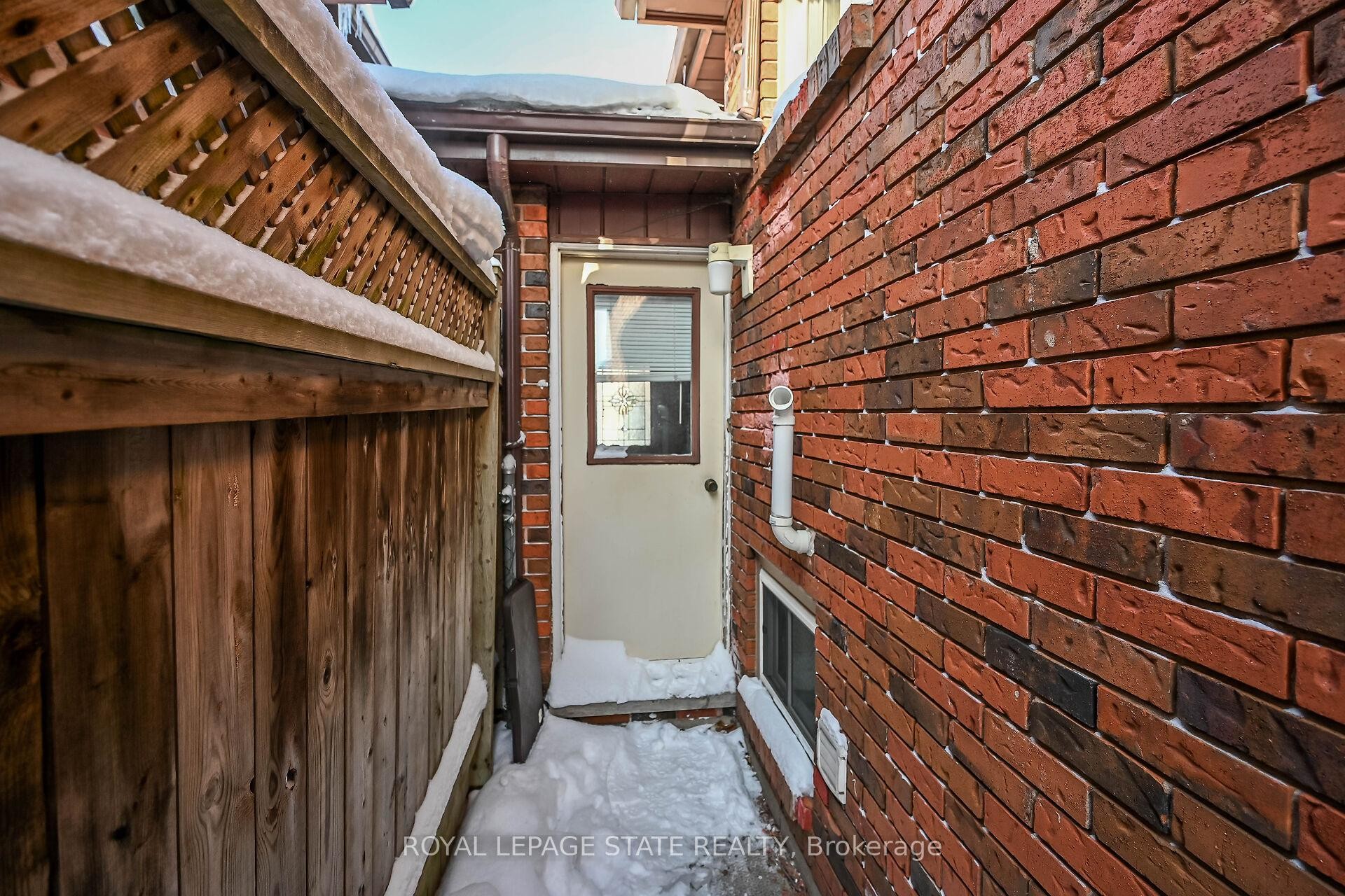 327 Eaglewood Drive, Hamilton, ON