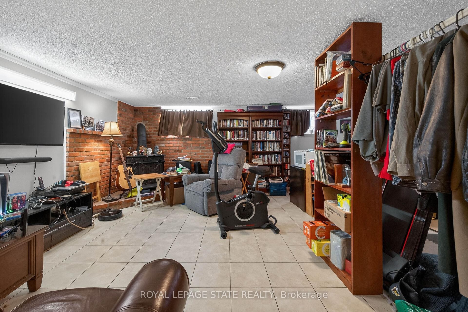 327 Eaglewood Drive, Hamilton, ON