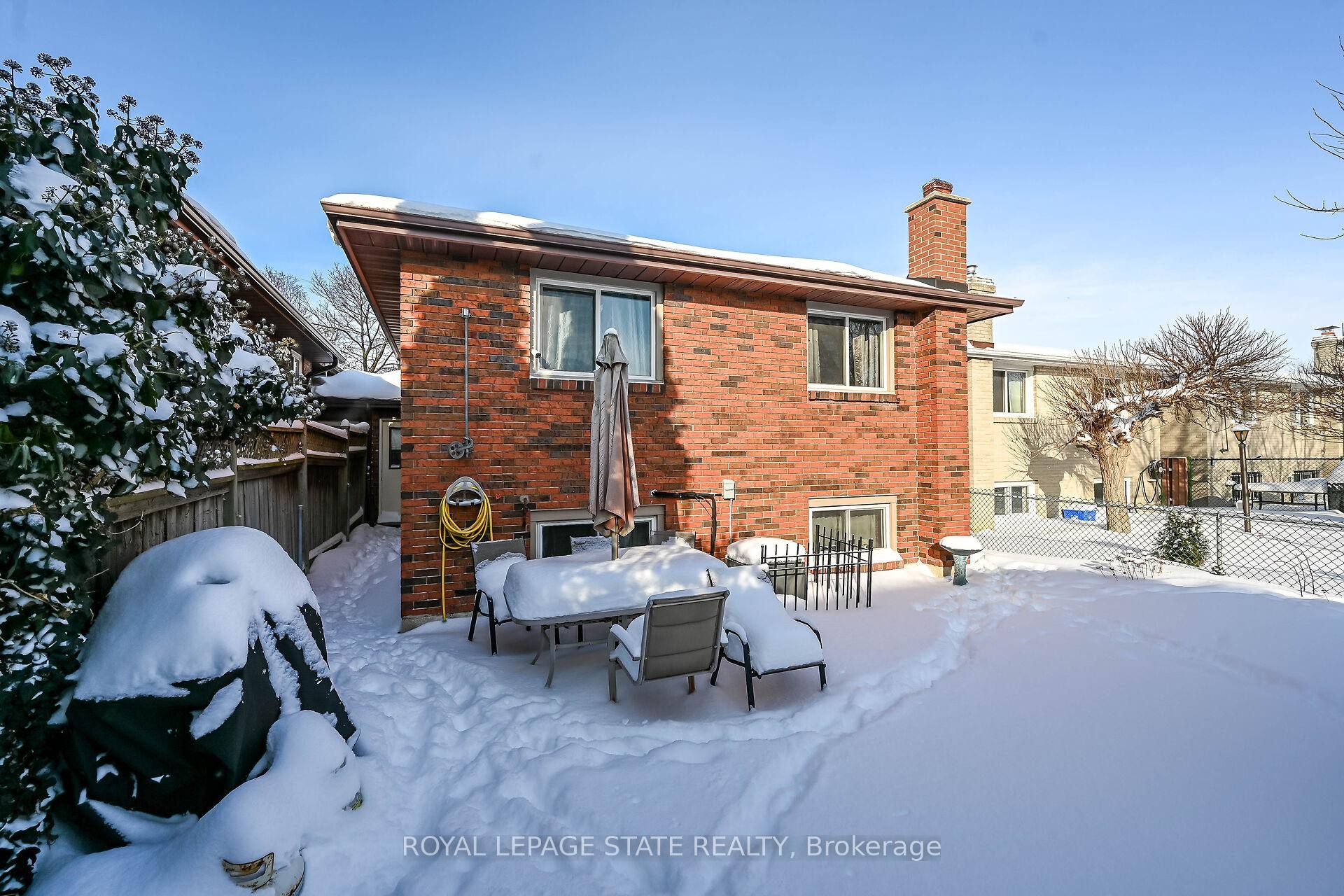 327 Eaglewood Drive, Hamilton, ON