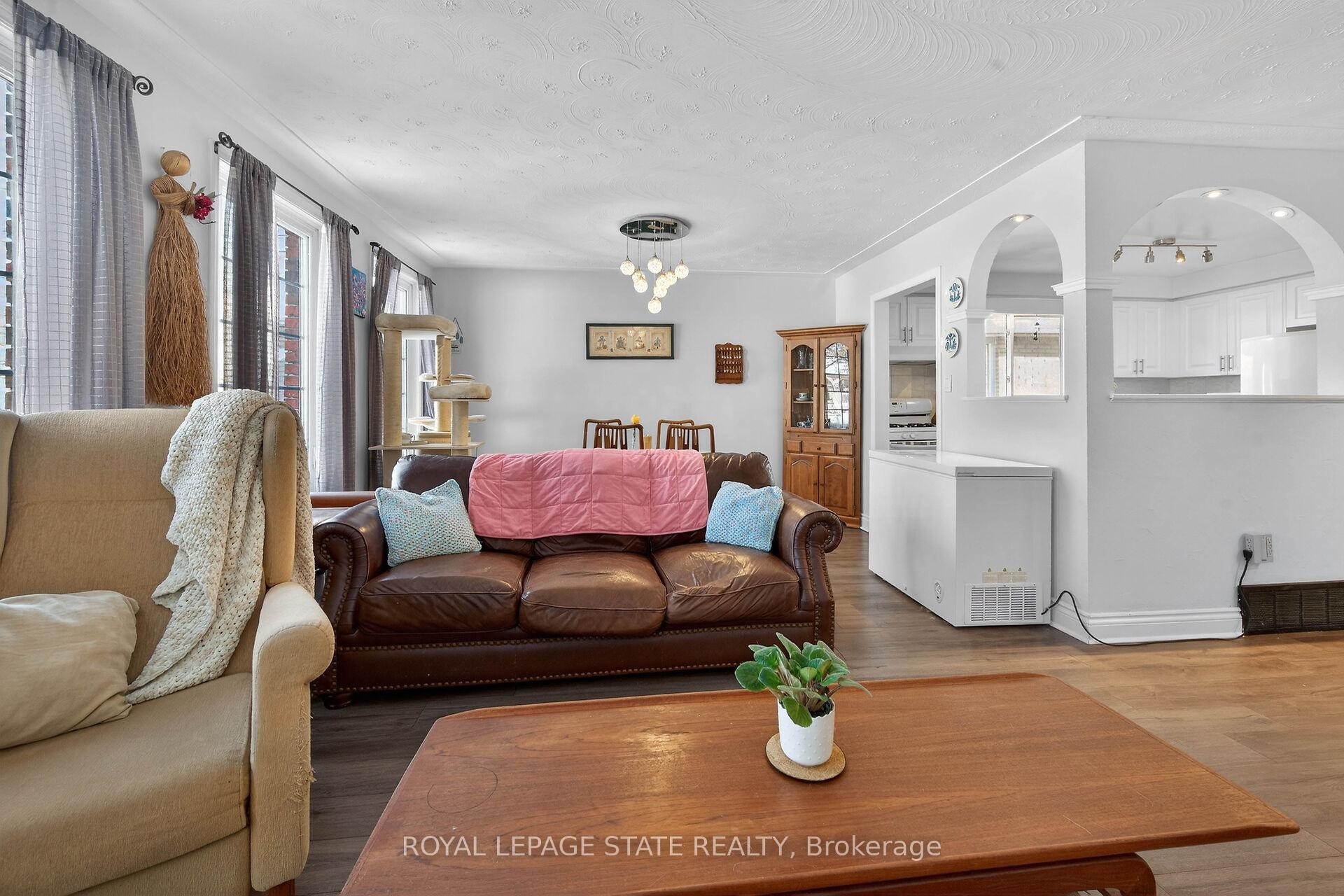 327 Eaglewood Drive, Hamilton, ON