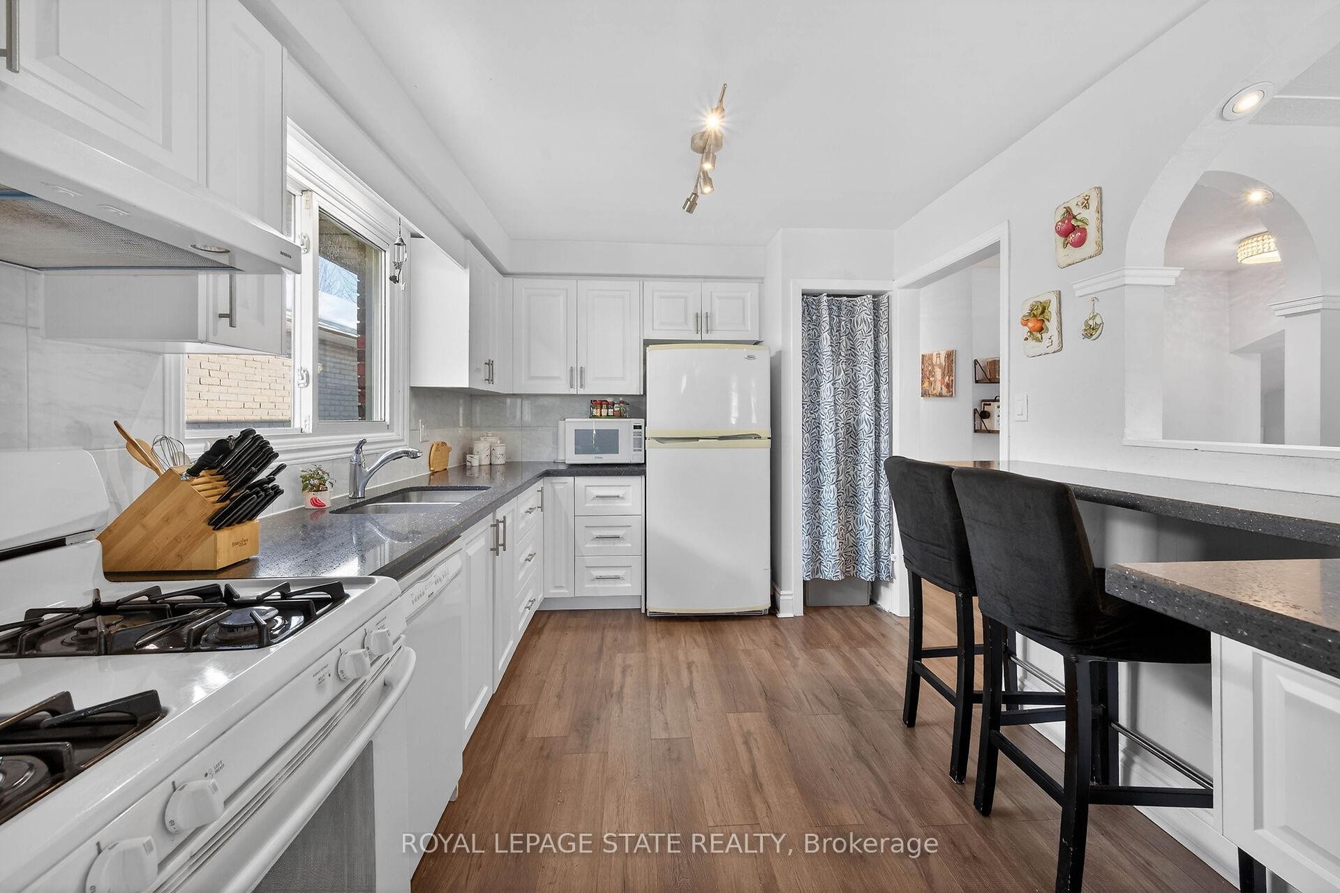 327 Eaglewood Drive, Hamilton, ON