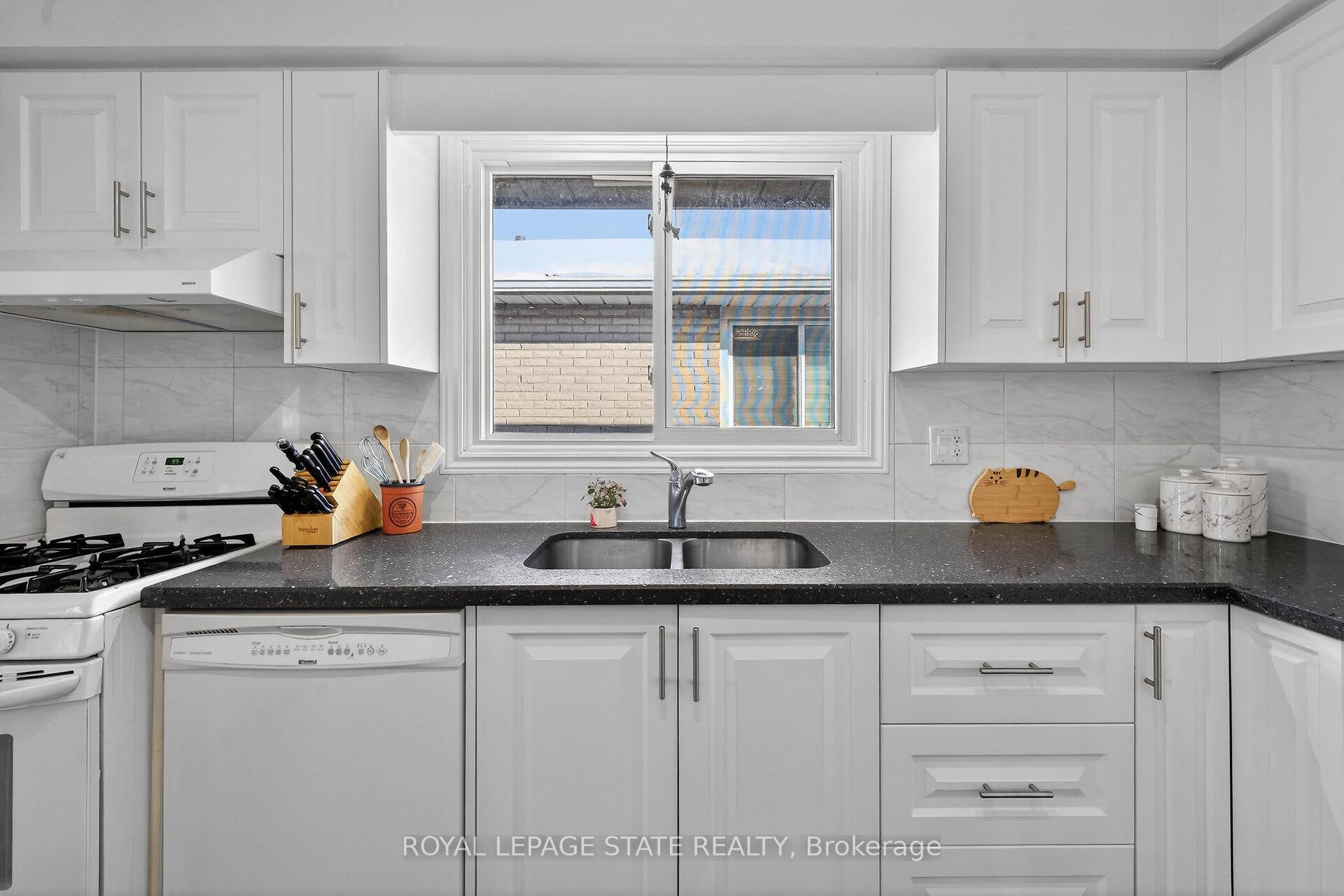 327 Eaglewood Drive, Hamilton, ON