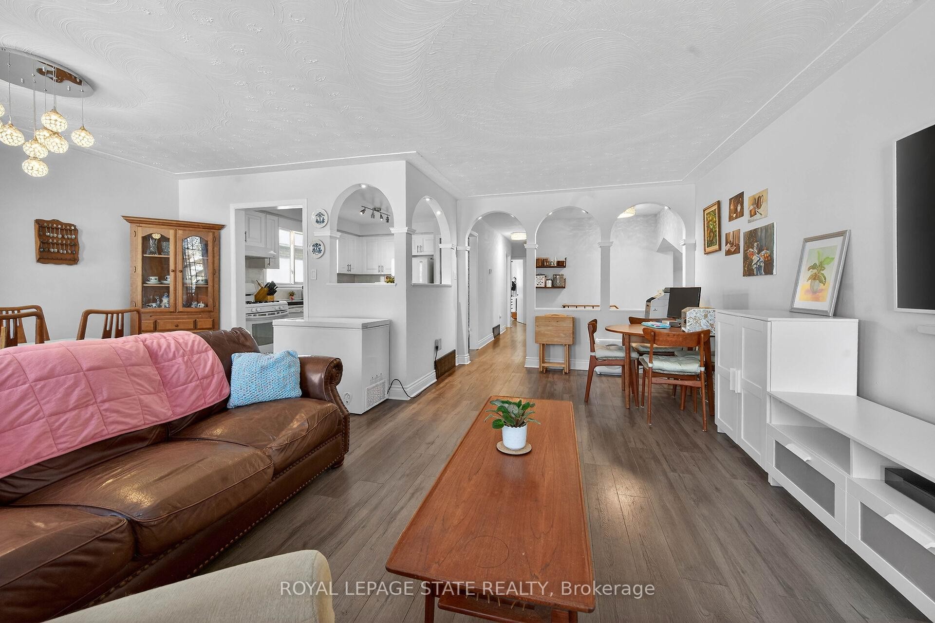 327 Eaglewood Drive, Hamilton, ON