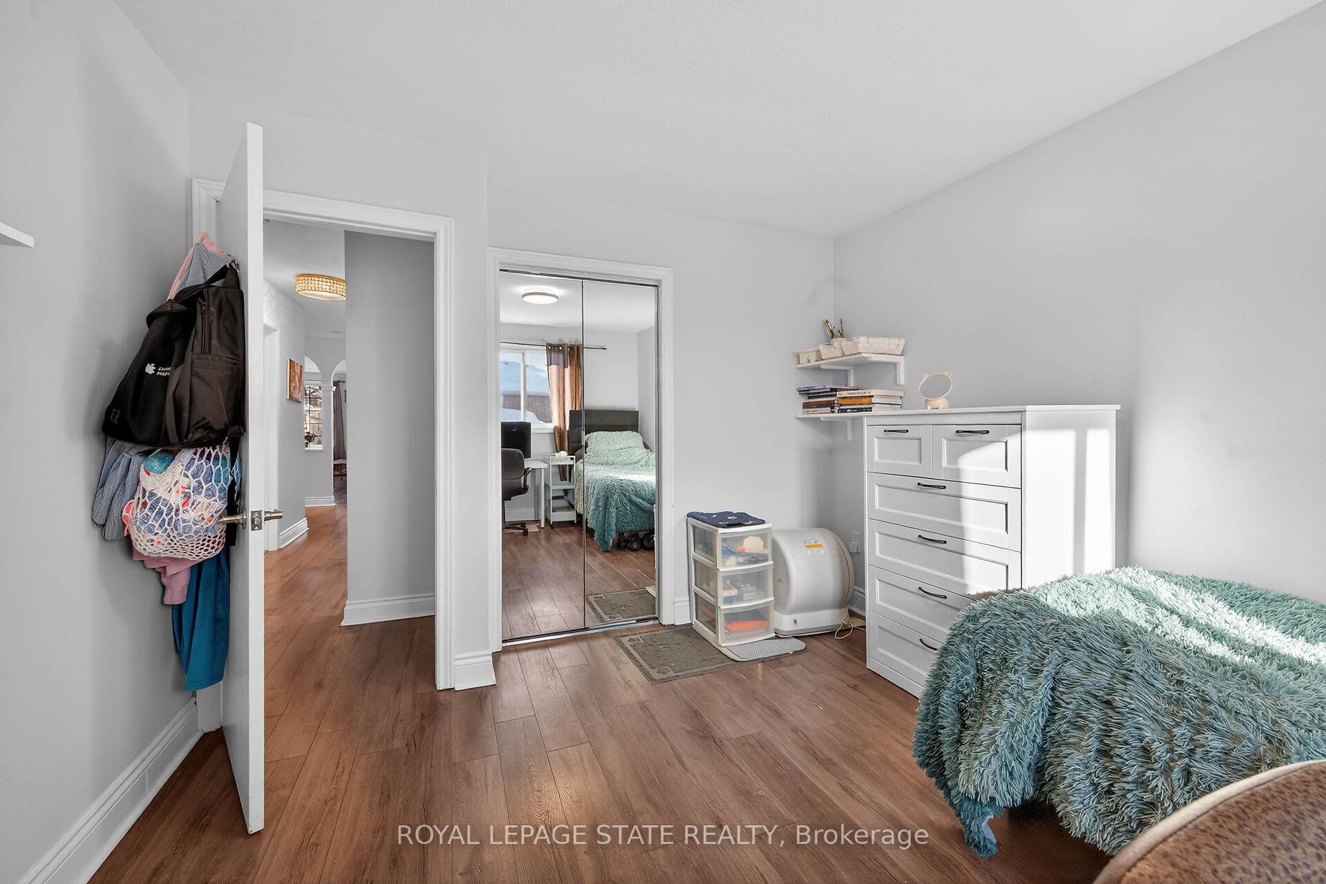 327 Eaglewood Drive, Hamilton, ON