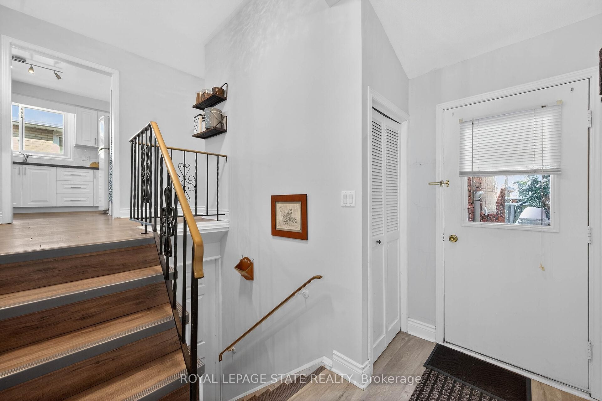 327 Eaglewood Drive, Hamilton, ON