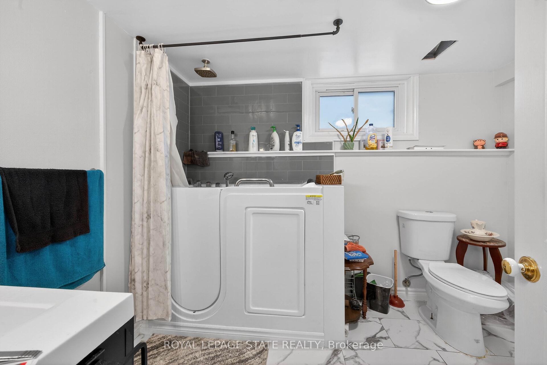 327 Eaglewood Drive, Hamilton, ON