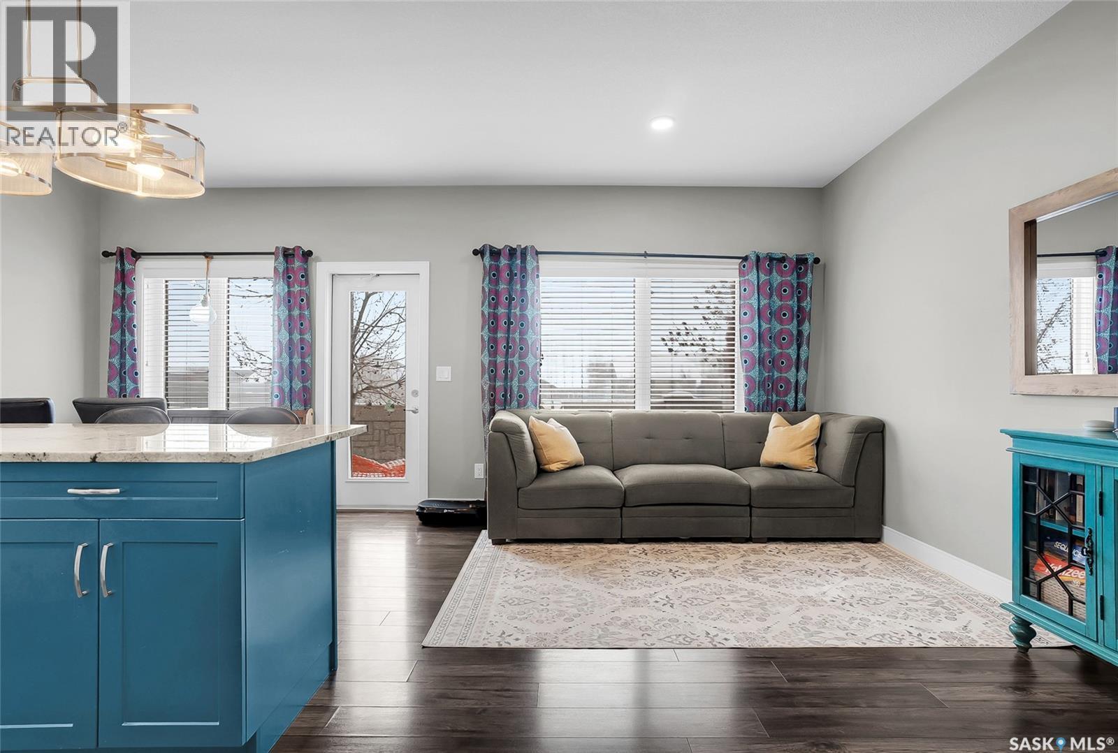 22 115 Veltkamp Crescent, Saskatoon, SK - Indoor Photo Showing Living Room