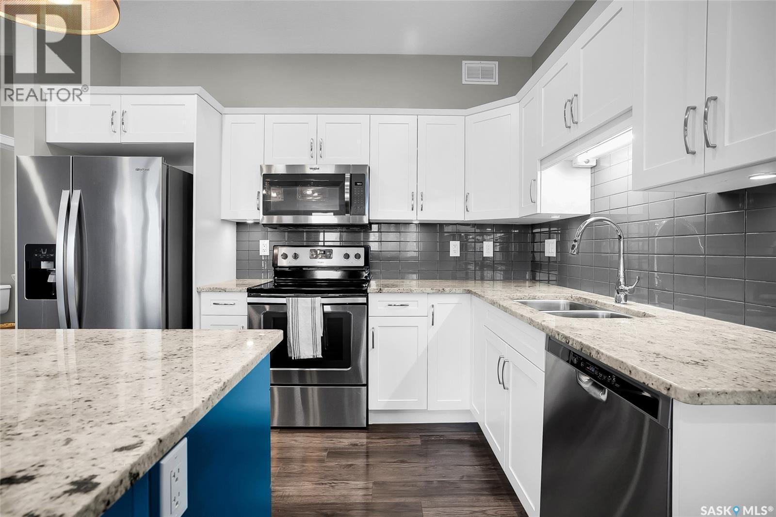 22 115 Veltkamp Crescent, Saskatoon, SK - Indoor Photo Showing Kitchen With Stainless Steel Kitchen With Double Sink With Upgraded Kitchen