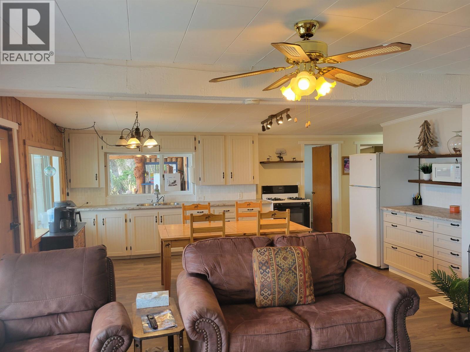 4780 Manca Place, Fraser Lake, BC - Indoor Photo Showing Living Room