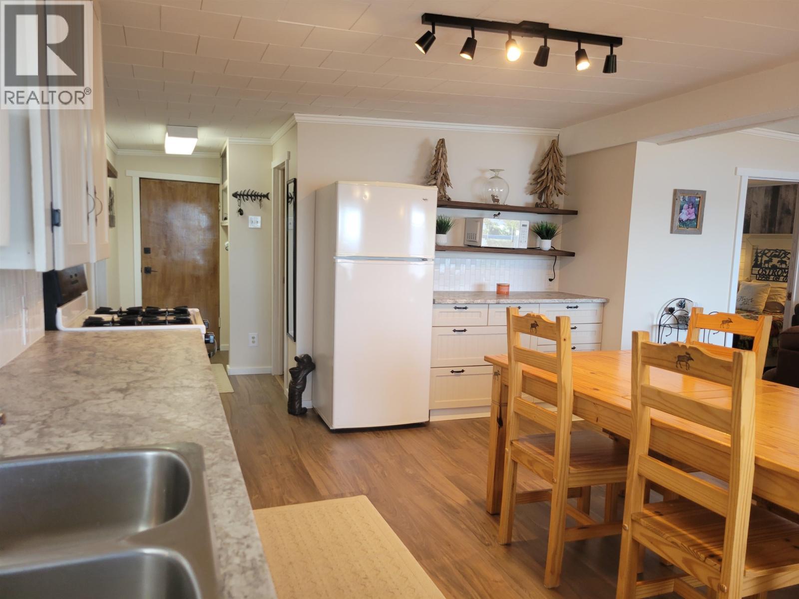 4780 Manca Place, Fraser Lake, BC - Indoor Photo Showing Kitchen