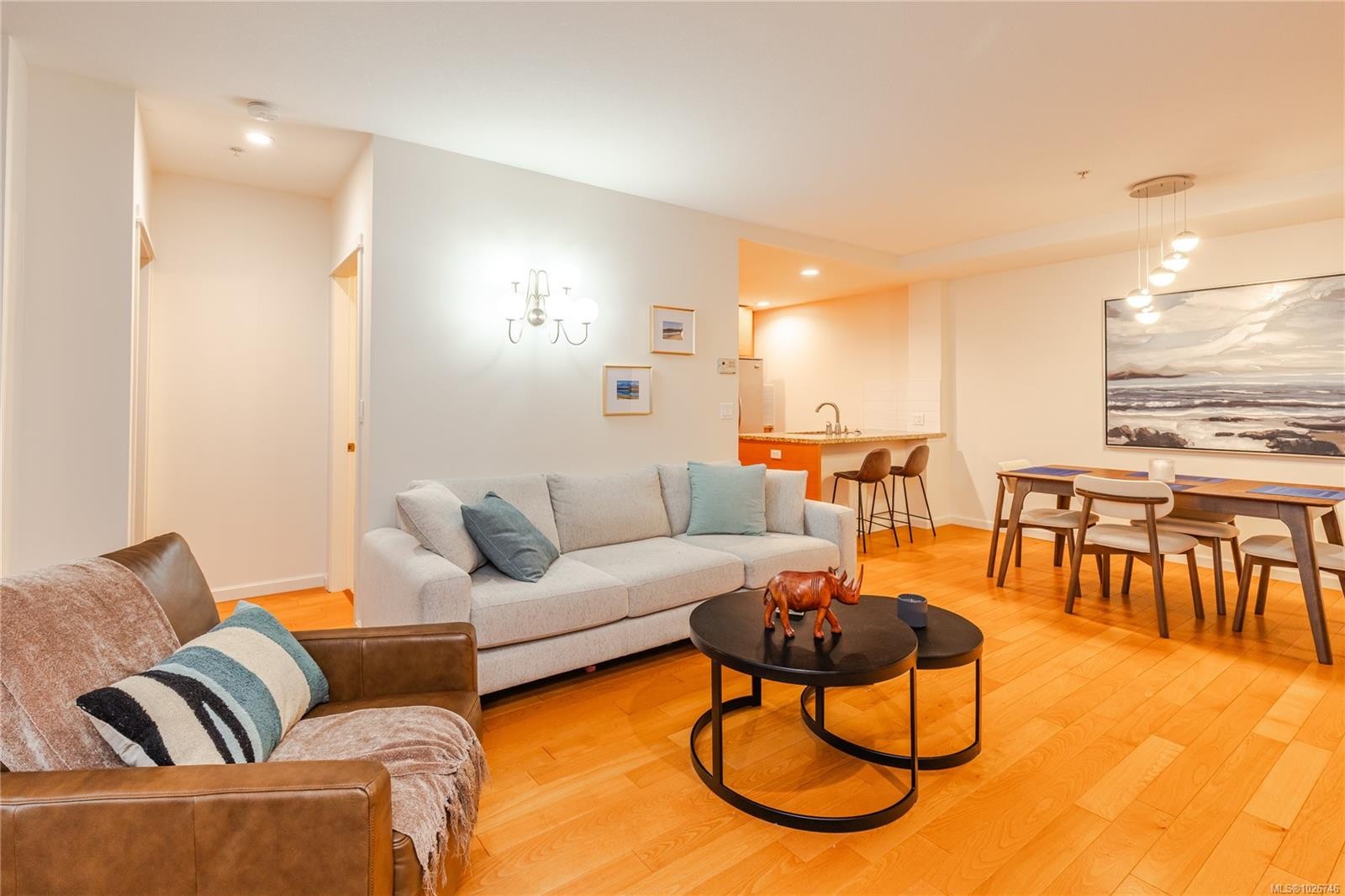 Cy04-38 Front St, Nanaimo, BC - Indoor Photo Showing Living Room