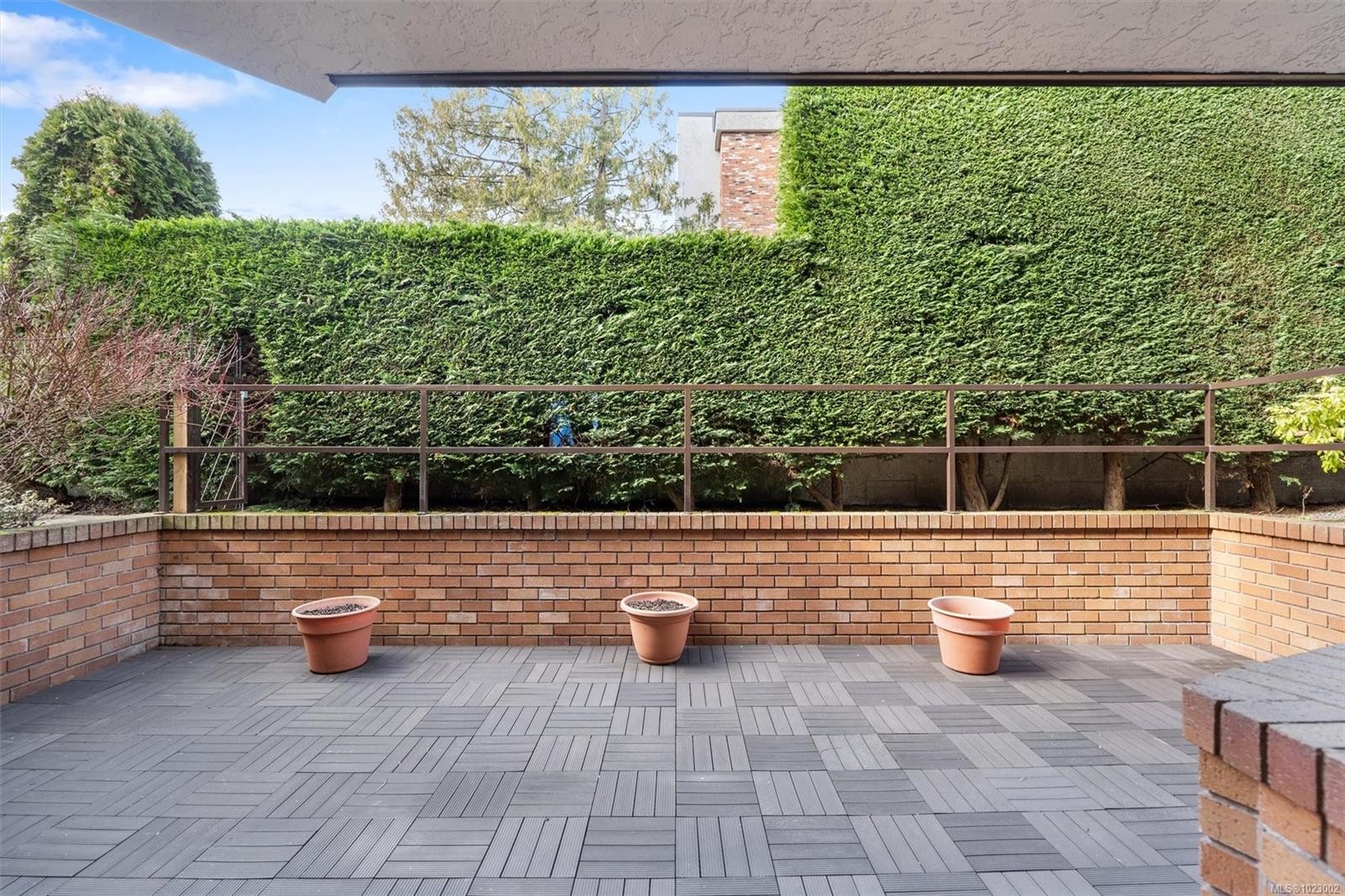 102-1052 Rockland Ave, Victoria, BC - Outdoor With Deck Patio Veranda