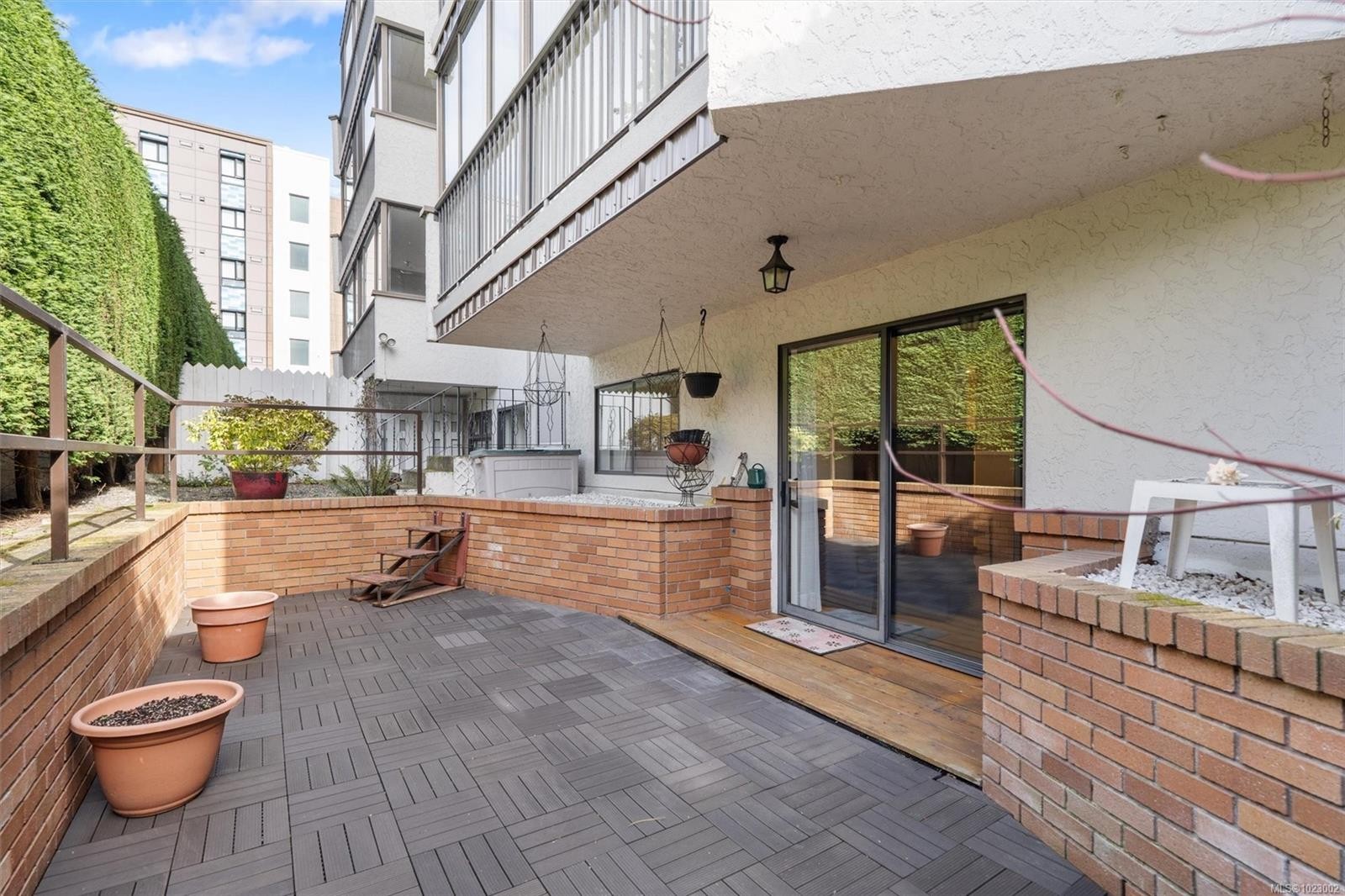 102-1052 Rockland Ave, Victoria, BC - Outdoor With Deck Patio Veranda With Exterior