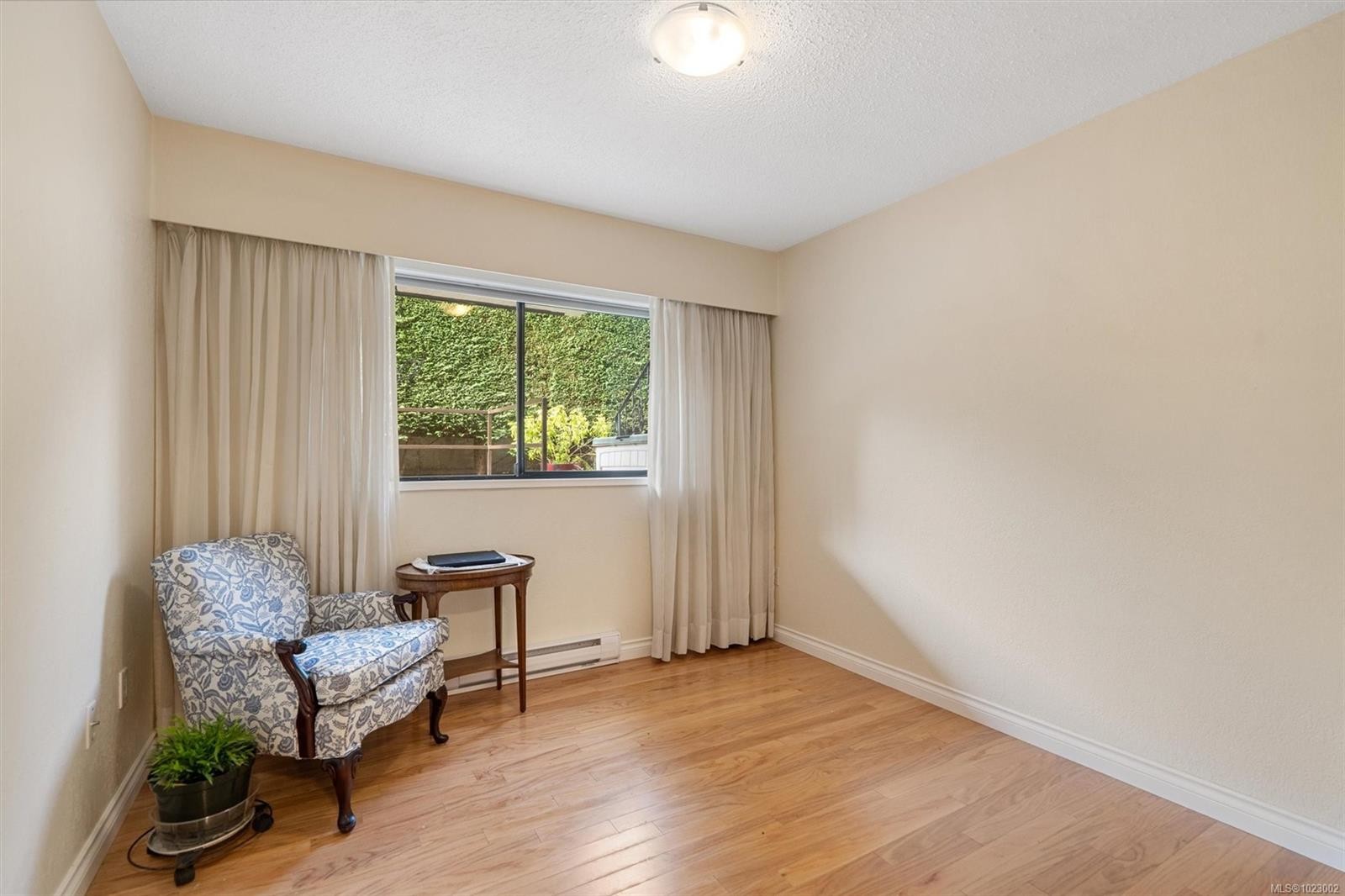 102-1052 Rockland Ave, Victoria, BC - Indoor Photo Showing Other Room