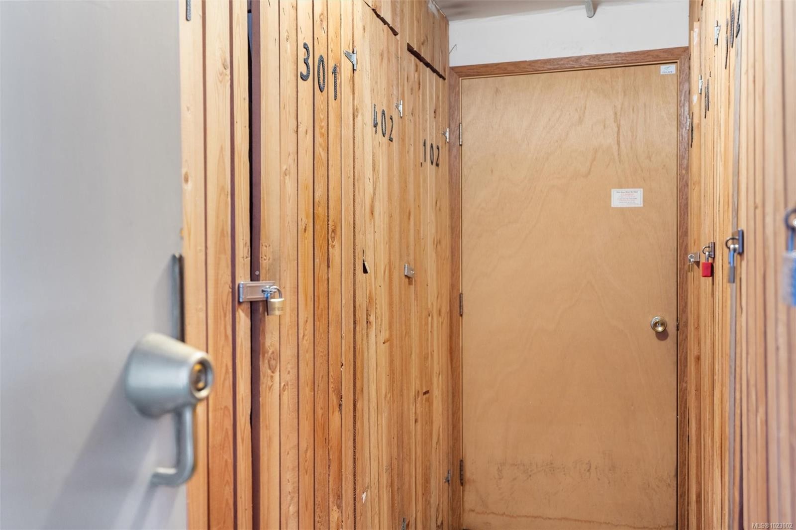 102-1052 Rockland Ave, Victoria, BC - Indoor Photo Showing Other Room