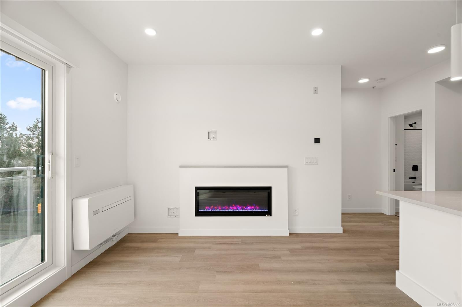 203-1102 Esquimalt Rd, Esquimalt, BC - Indoor Photo Showing Living Room With Fireplace