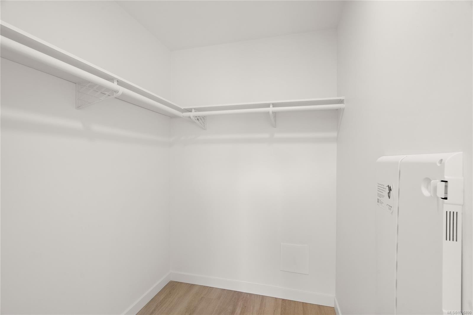 203-1102 Esquimalt Rd, Esquimalt, BC - Indoor With Storage