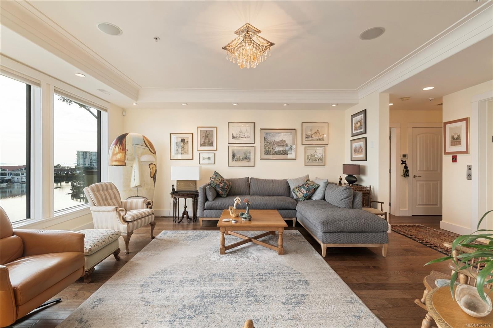 201-9949 Third St, Sidney, BC - Indoor Photo Showing Living Room