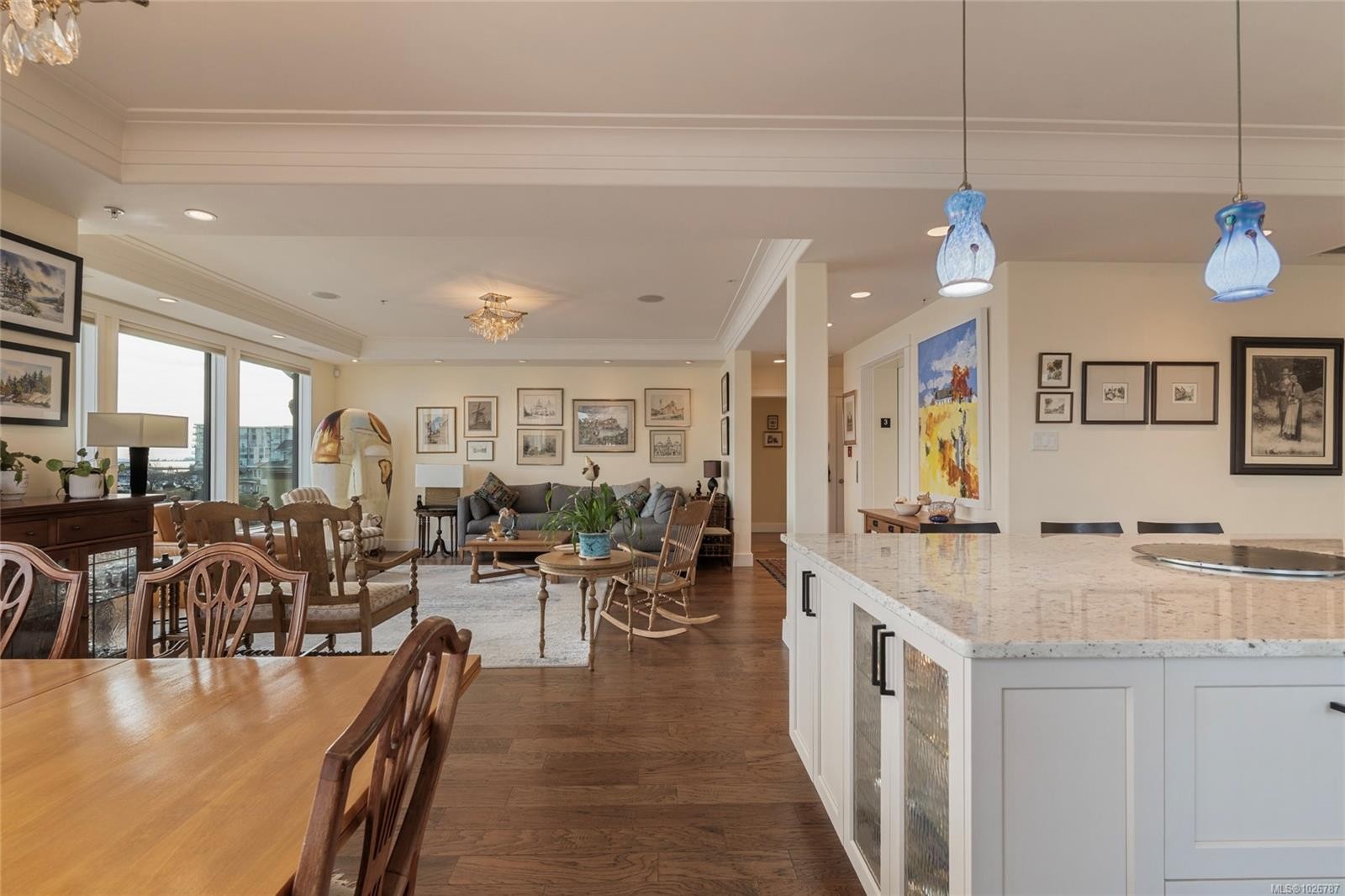 201-9949 Third St, Sidney, BC - Indoor Photo Showing Dining Room
