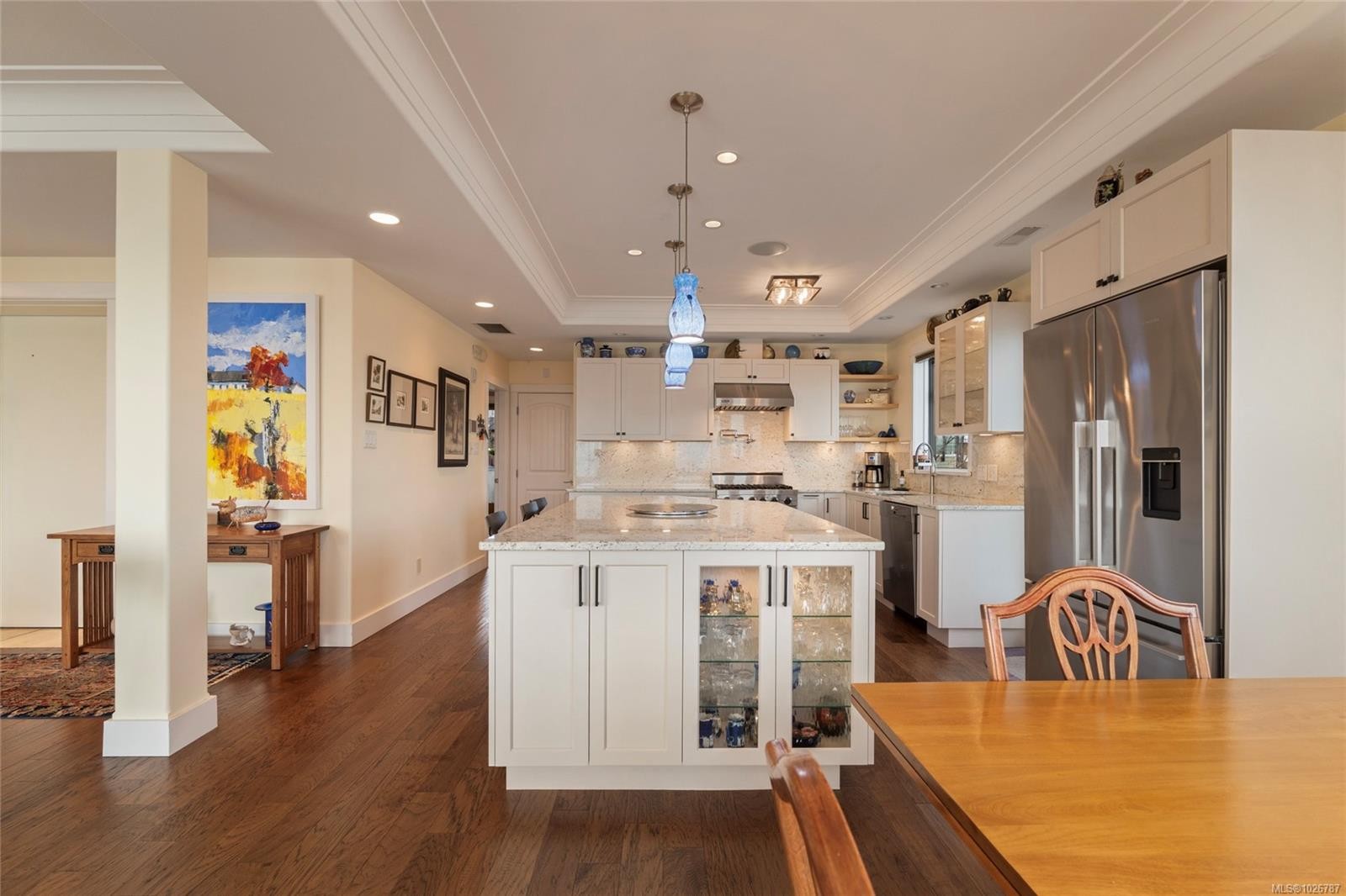 201-9949 Third St, Sidney, BC - Indoor