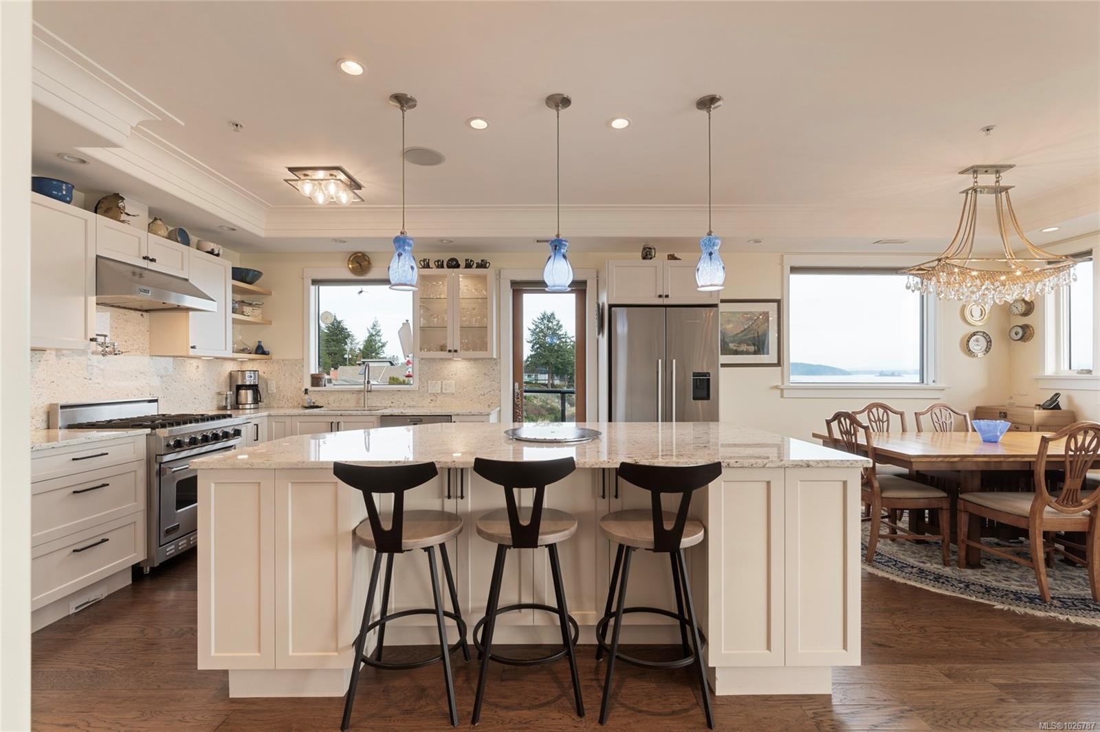 201-9949 Third St, Sidney, BC - Indoor