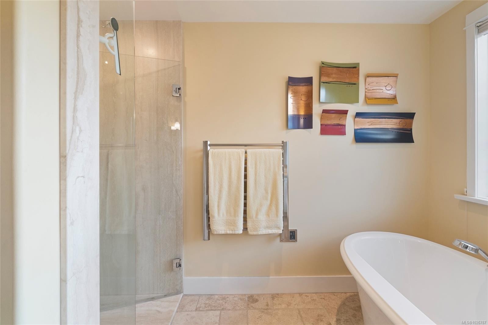 201-9949 Third St, Sidney, BC - Indoor Photo Showing Bathroom