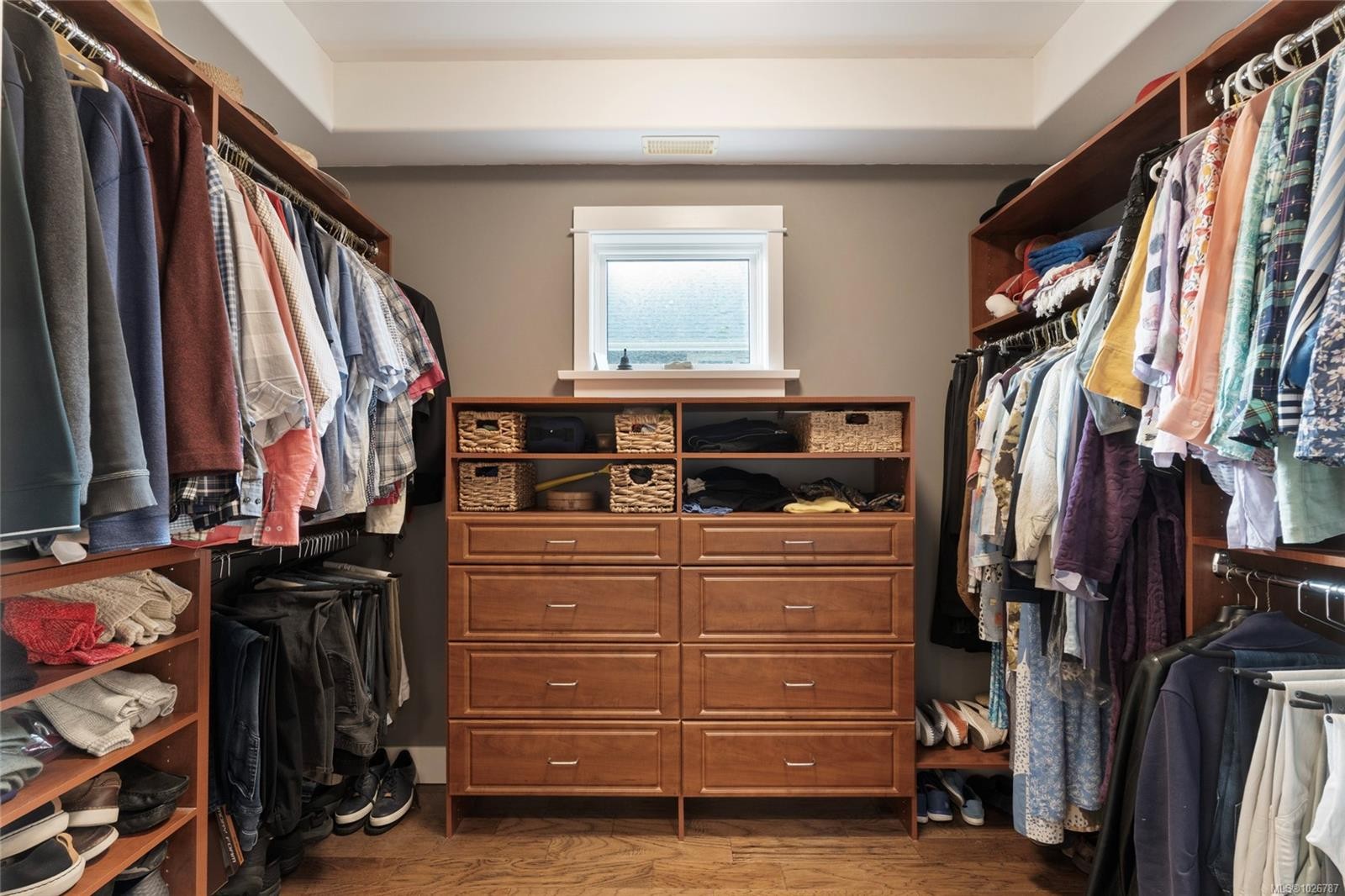 201-9949 Third St, Sidney, BC - Indoor With Storage