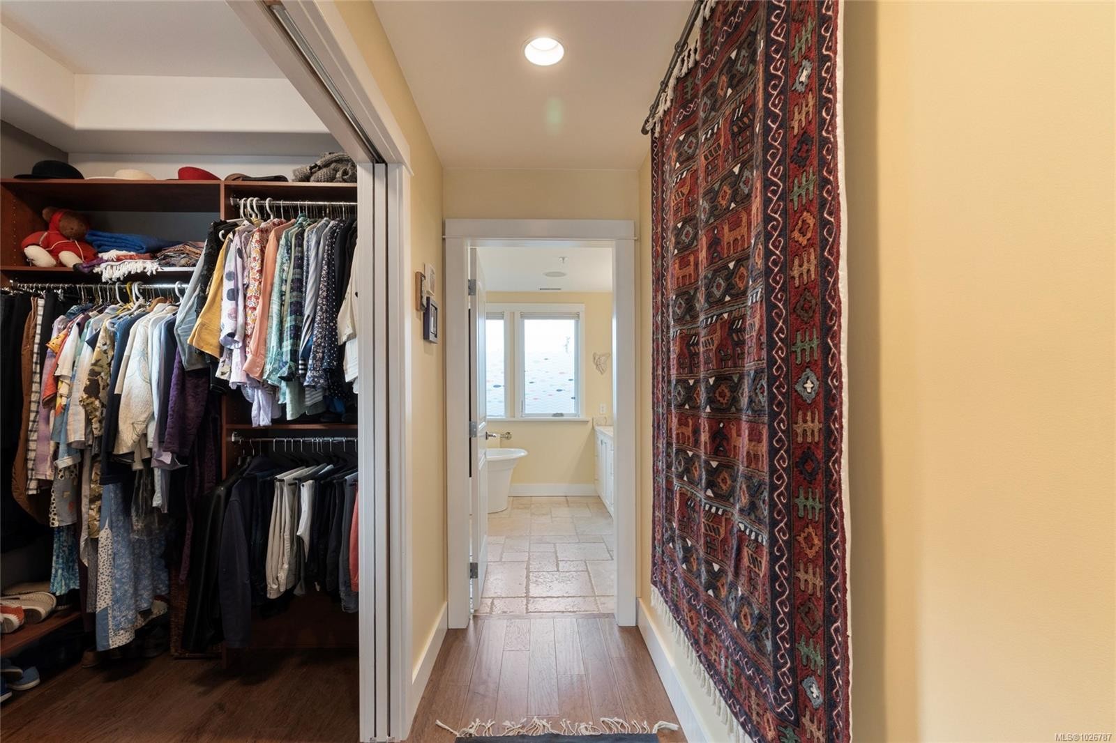 201-9949 Third St, Sidney, BC - Indoor With Storage