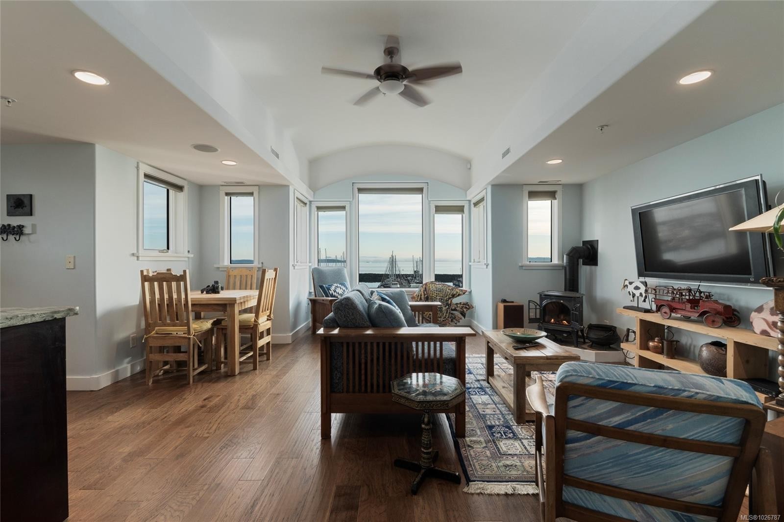 201-9949 Third St, Sidney, BC - Indoor